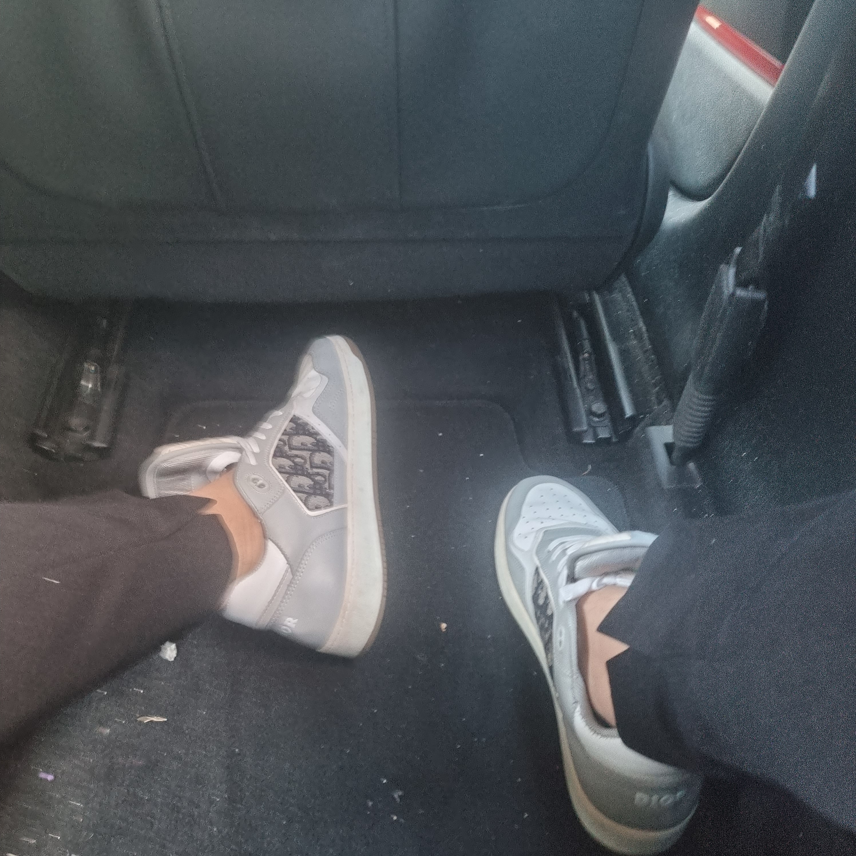 Dior B27 Low-Top Sneakers Gray 착용 스타일 - 3