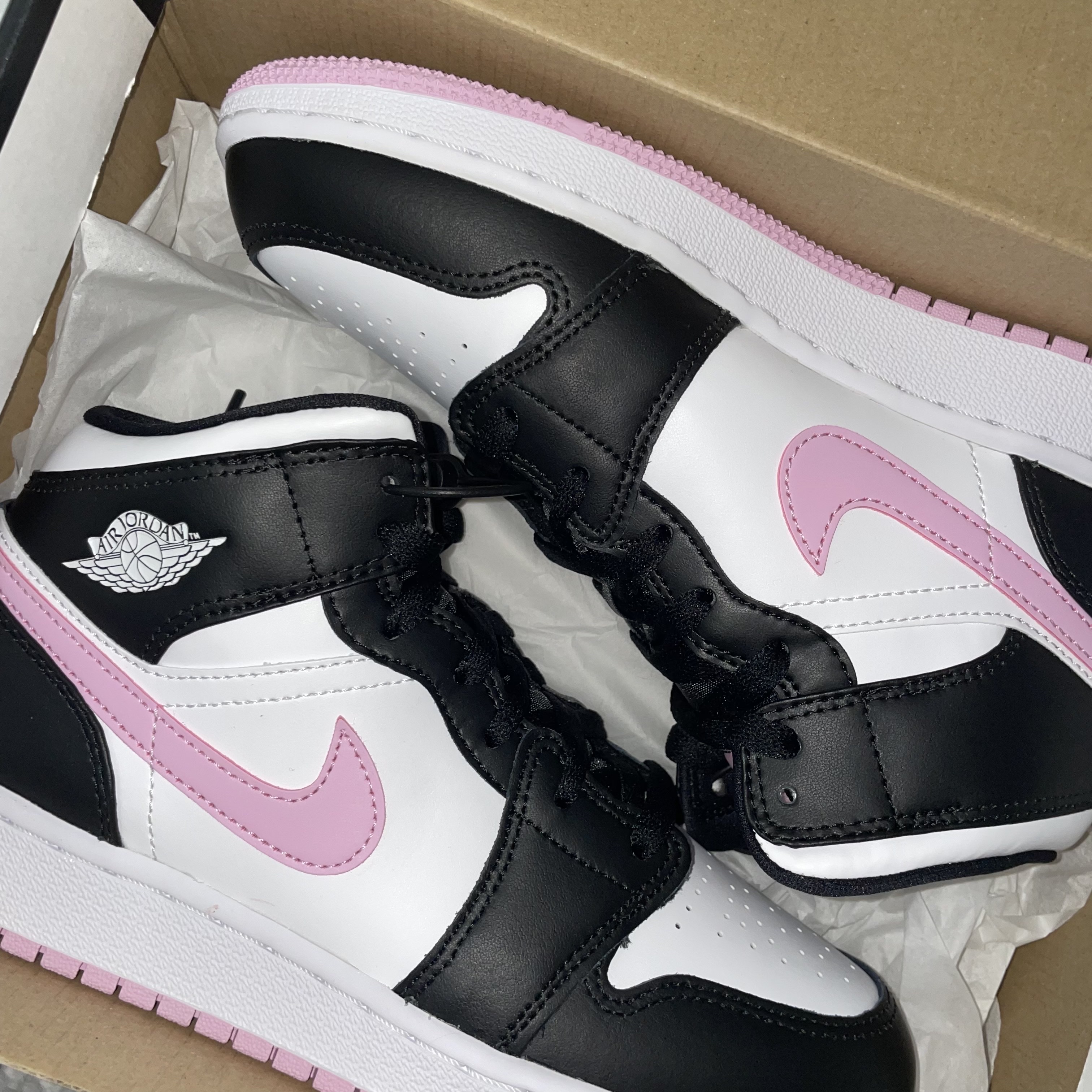 (GS) Jordan 1 Mid Light Arctic Pink 착용 스타일 - 2