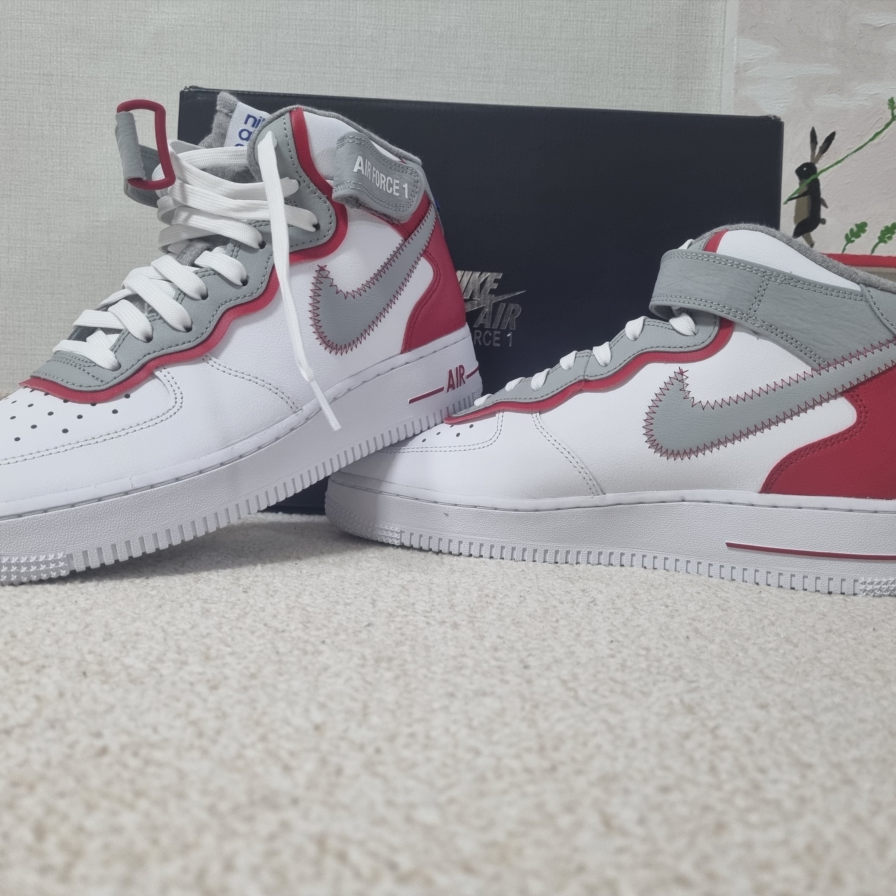 Nike Air Force 1 Mid '07 LV8 Athletic Club White Gym Red 착용 스타일