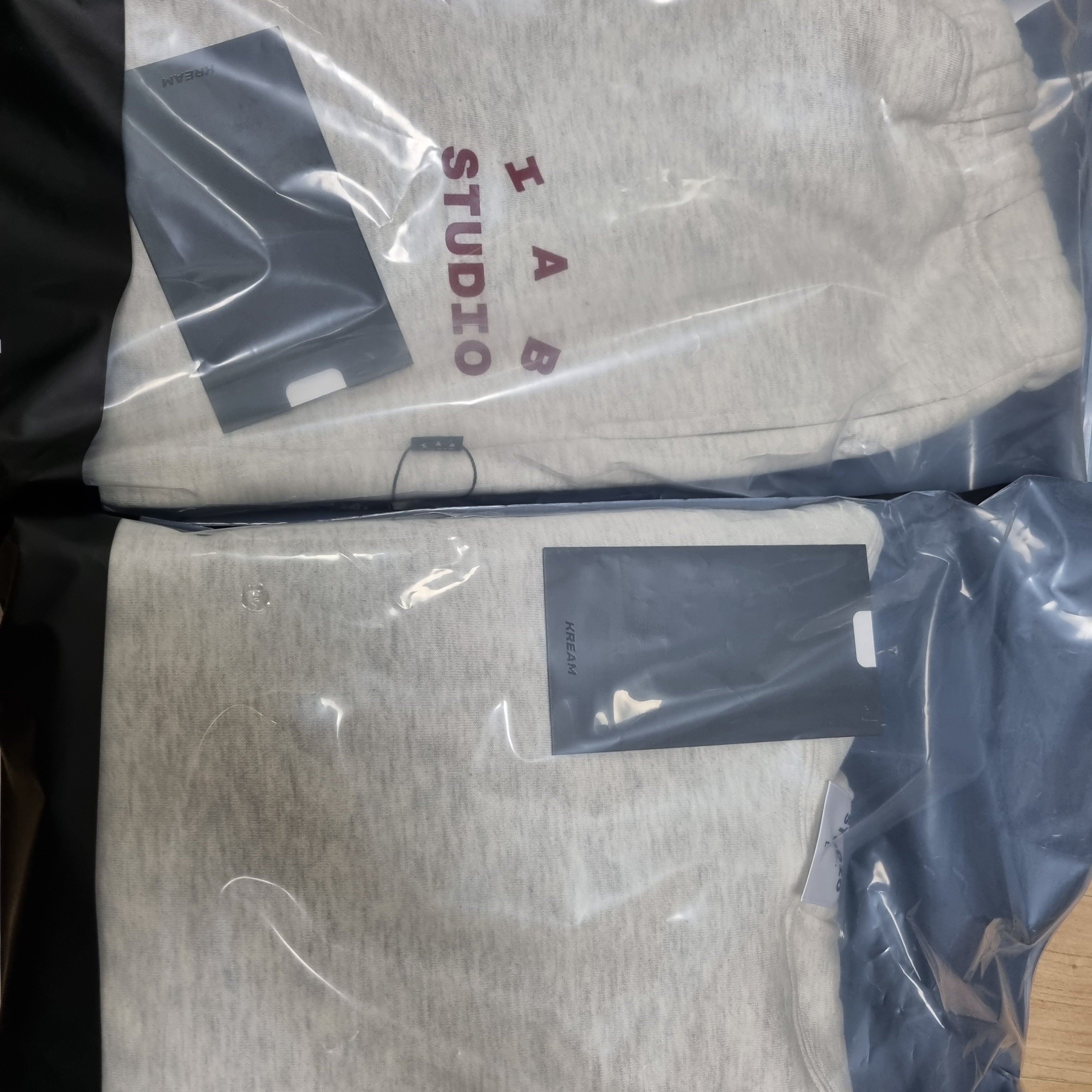 IAB Studio Hoodie Oatmeal Burgundy, IAB Studio Sweatpants Oatmeal Burgundy - 22SS 착용 스타일