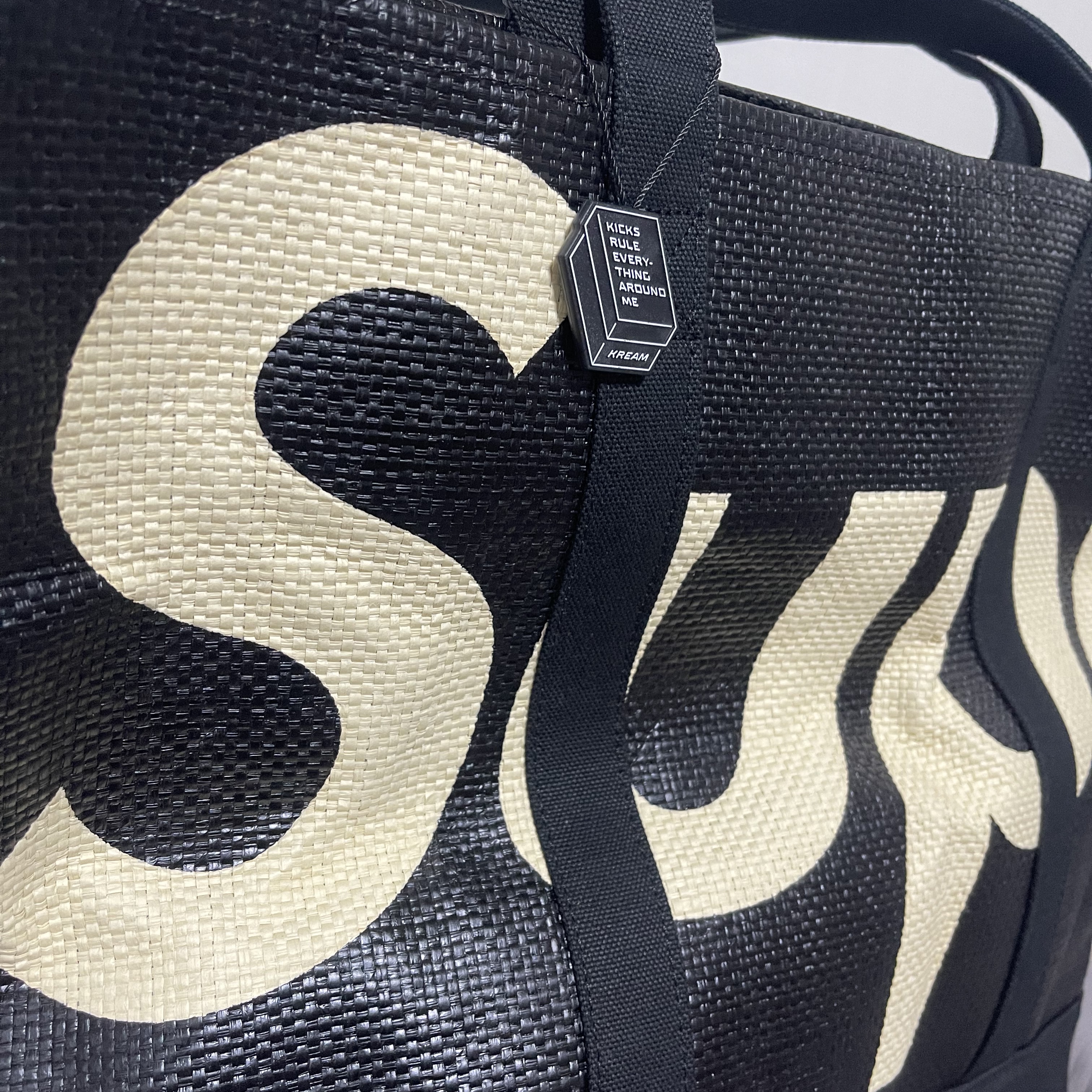 Supreme Raffia Tote Black - 20SS 착용 스타일 - 3