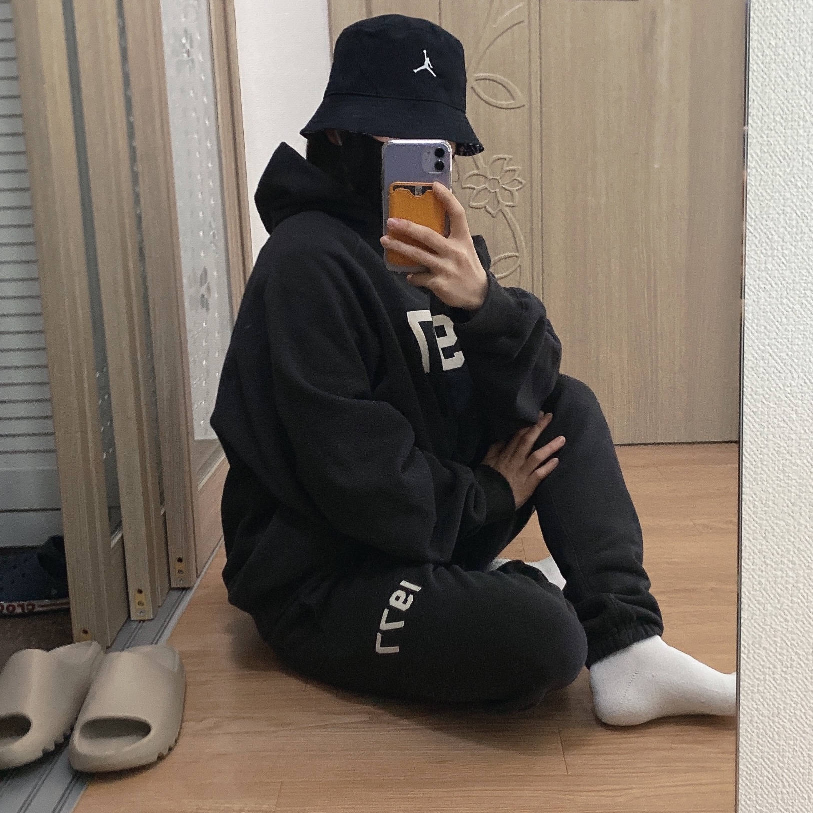 Essentials 1977 Hoodie Iron - 22SS, Essentials 1977 Relaxed Sweatpants Iron - 22SS 착용 스타일