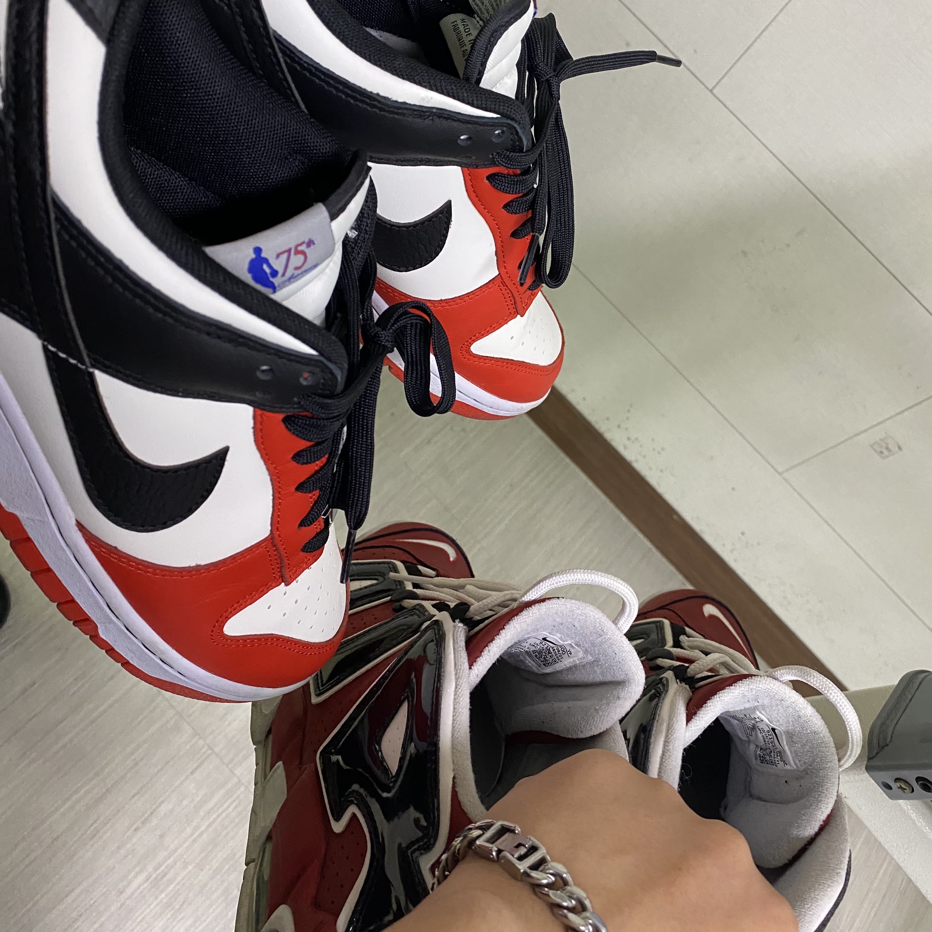Apple AirPods 2nd Gen (Korean Ver.), Nike Air More Uptempo 96 Bulls 2021 착용 스타일 - 3