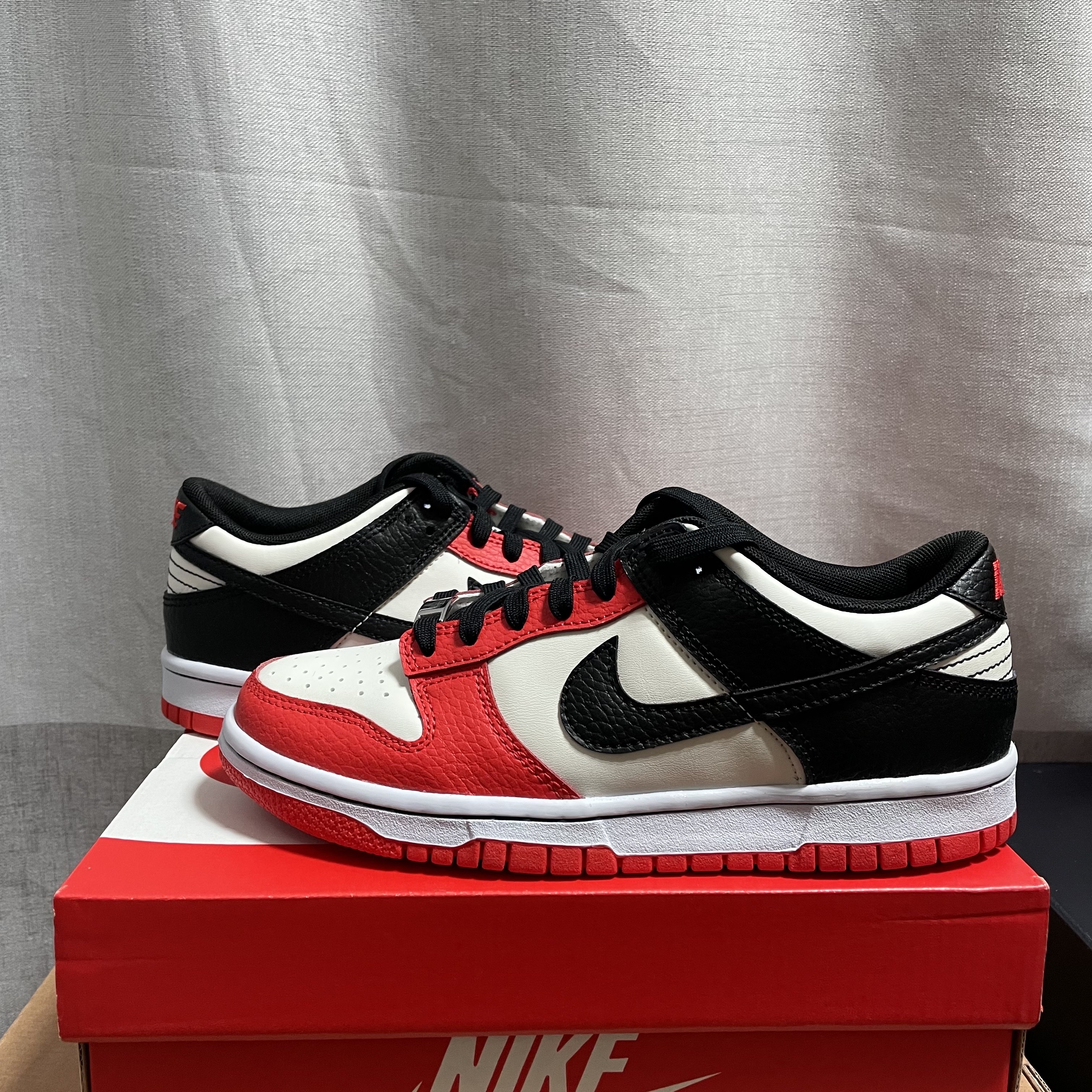 (GS) Nike x NBA Dunk Low Black and Chile Red, Nike x NBA Dunk Low Retro EMB Black and Chile Red 착용 스타일 - 3