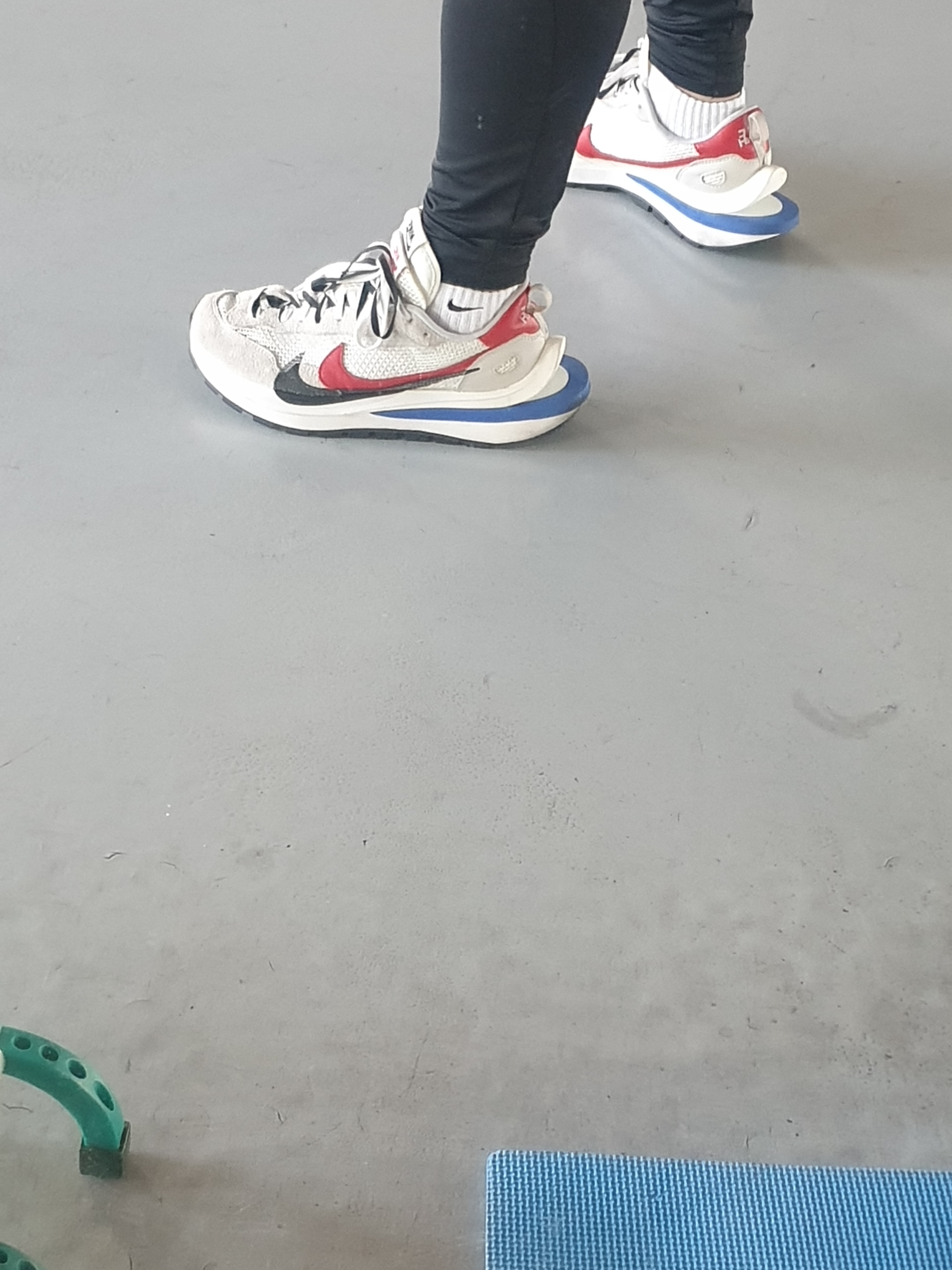 Nike x Sacai VaporWaffle Black White, Nike x Sacai VaporWaffle Royal Fuchsia 착용 스타일 - 2