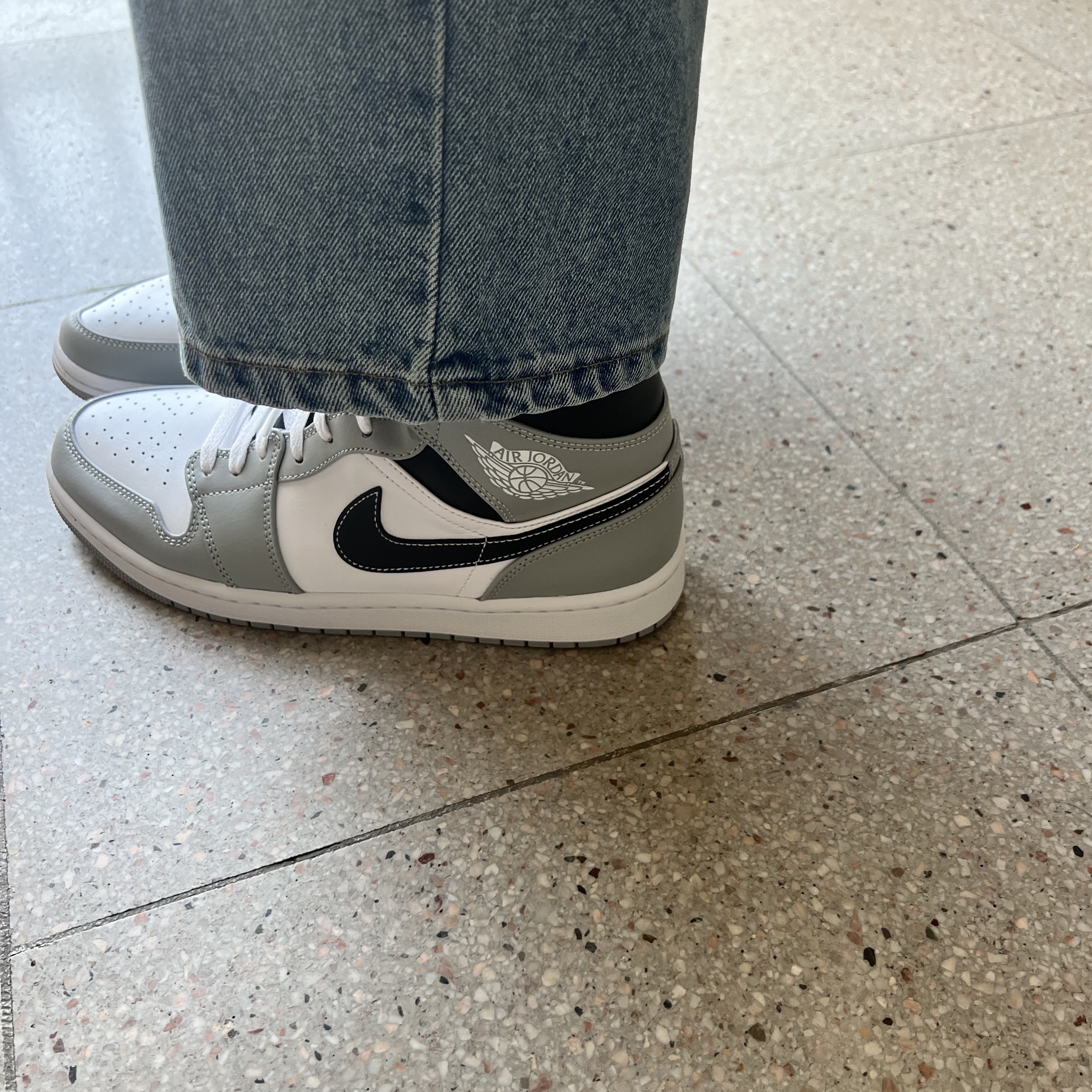 Jordan 1 Mid Light Smoke Grey Anthracite 착용 스타일