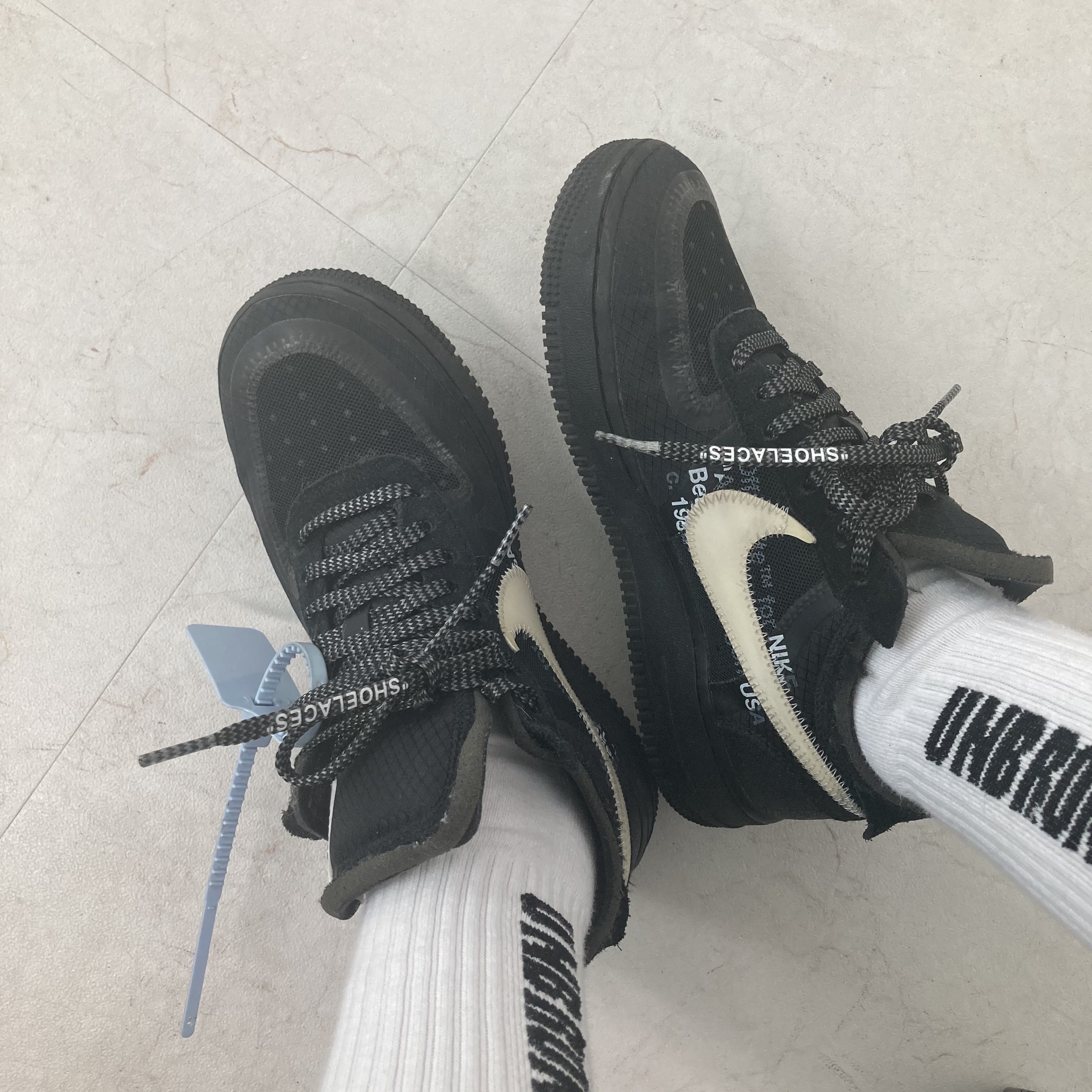 Nike x Off-White Air Force 1 Low Black White 착용 스타일