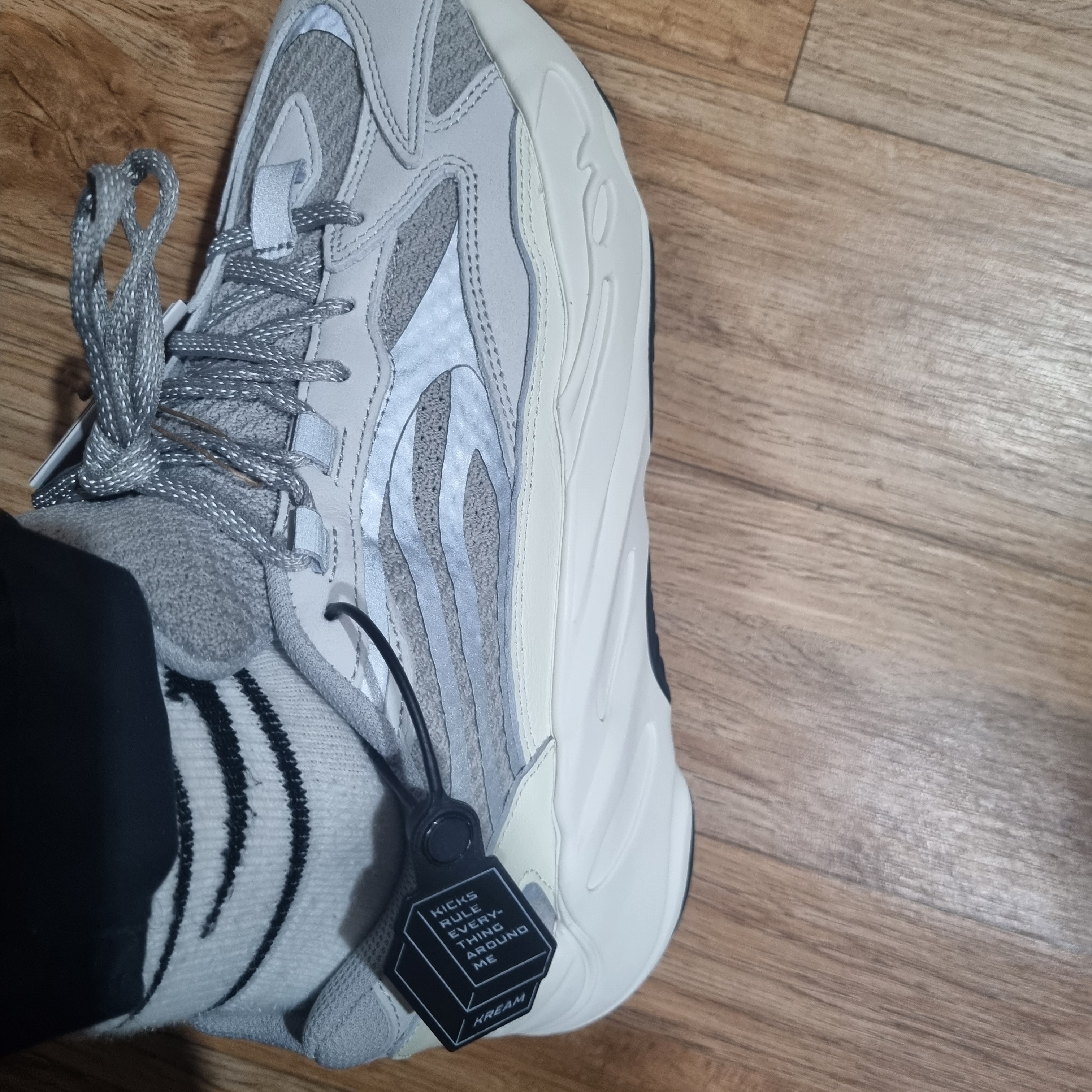 Jordan 1 x Dior Low OG, Adidas Yeezy Boost 700 V2 Static 2022 착용 스타일 - 3