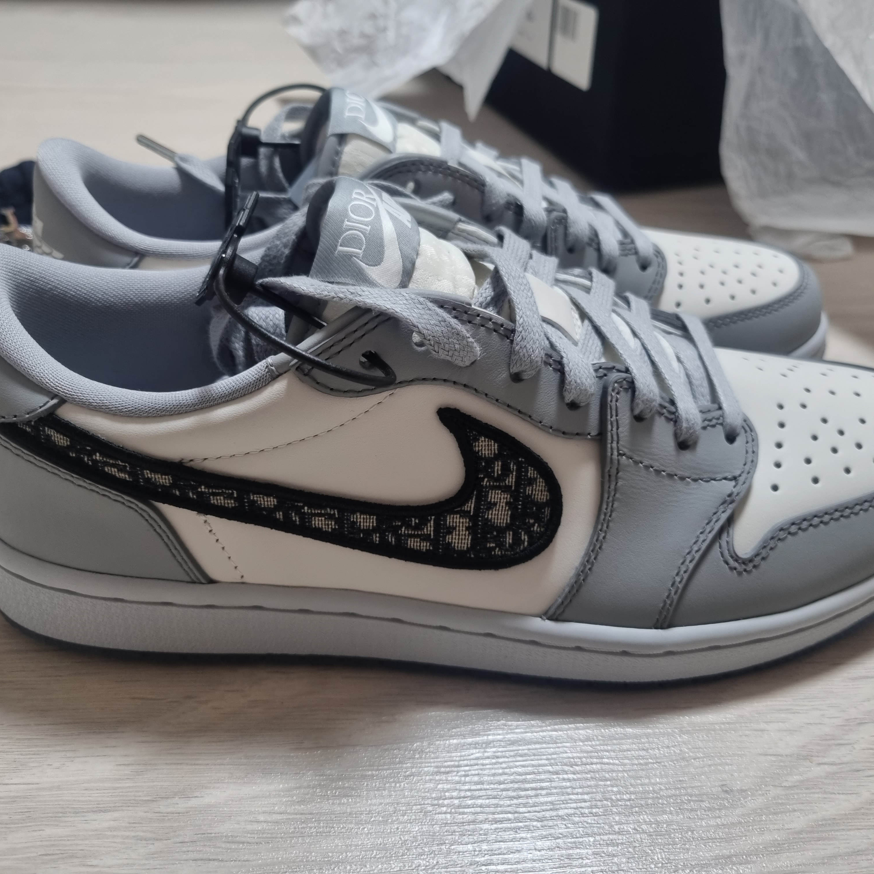 Jordan 1 x Dior Low OG, Adidas Yeezy Boost 700 V2 Static 2022 착용 스타일 - 2
