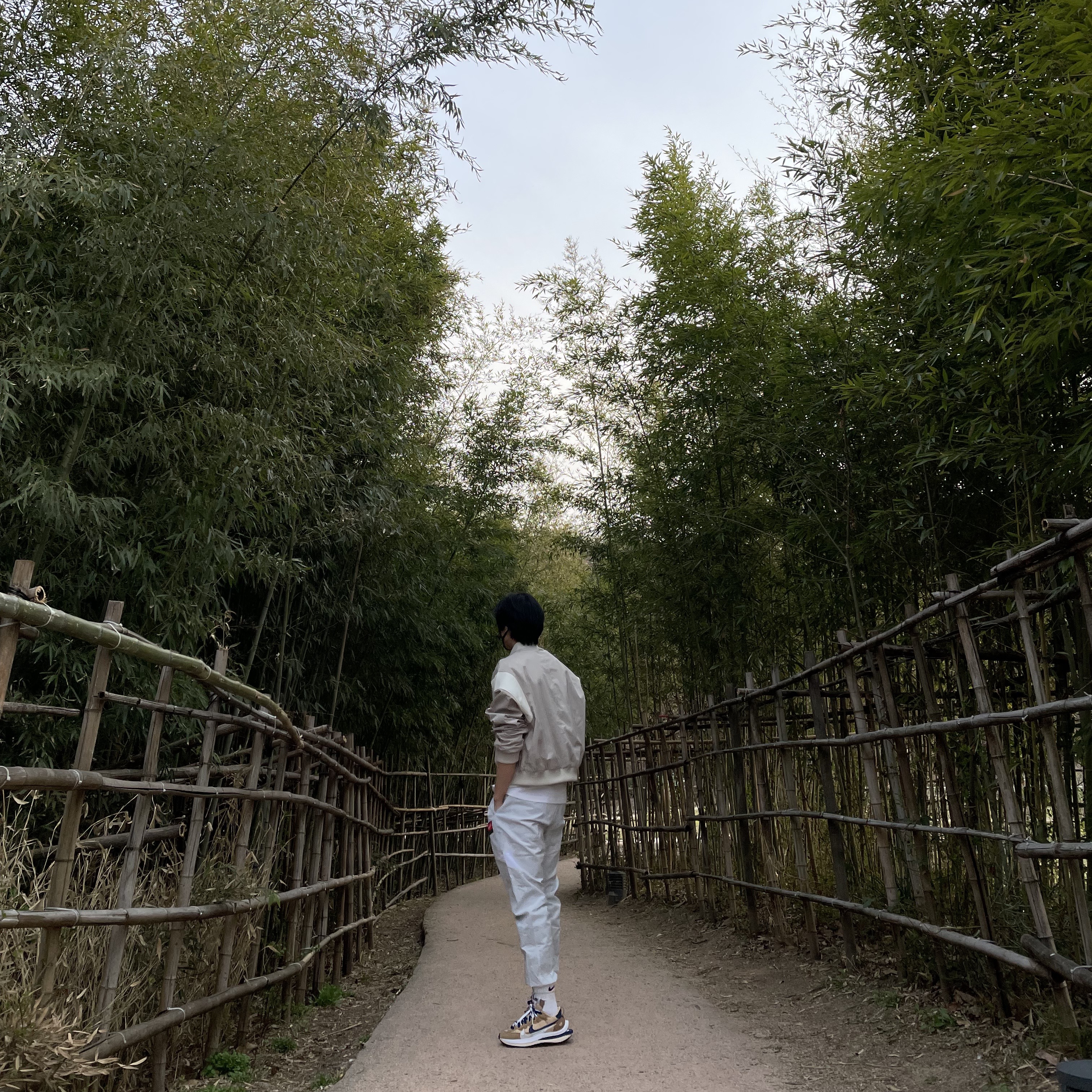 Nike x Sacai VaporWaffle Sesame and Blue Void 착용 스타일