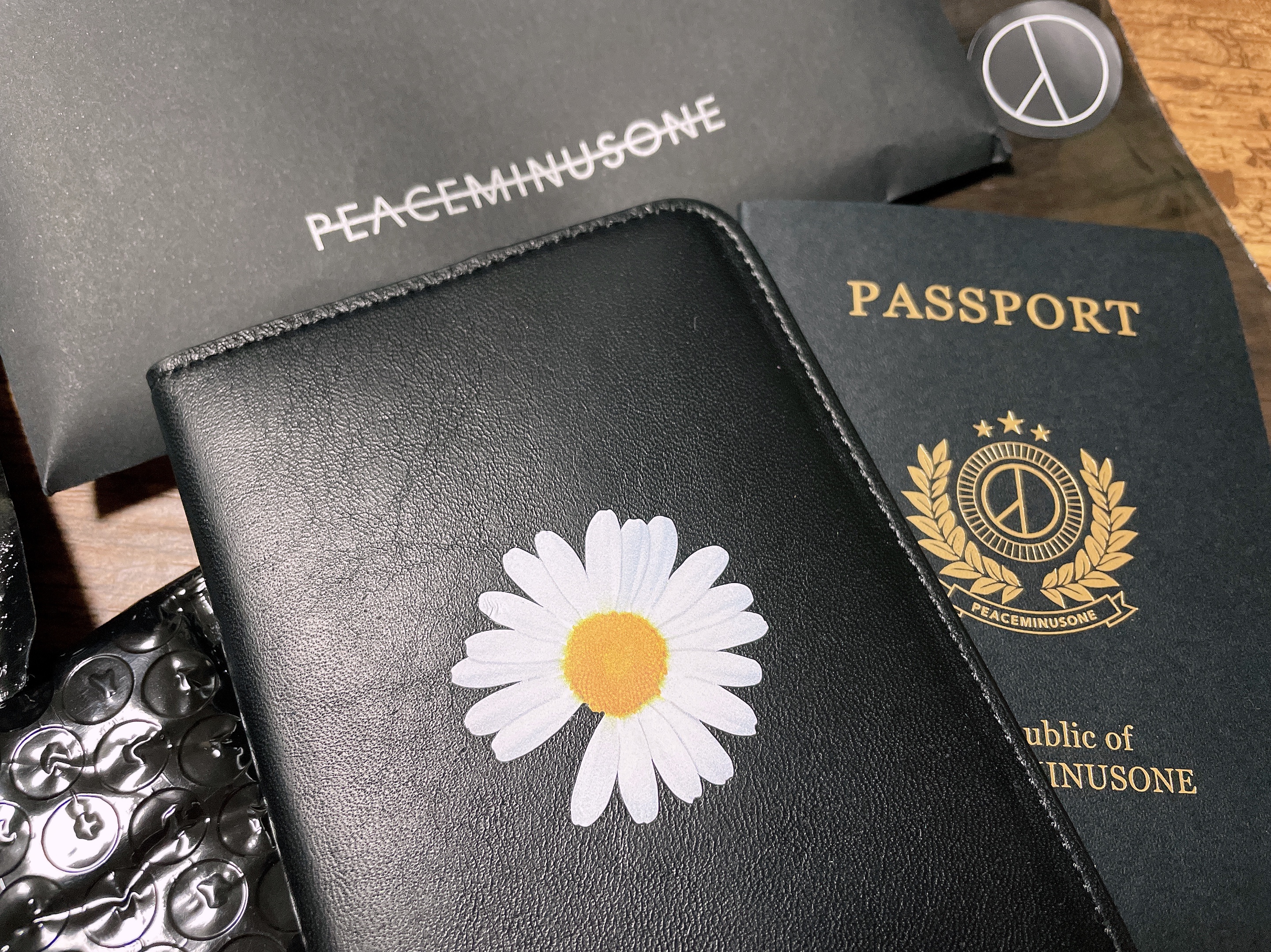 ピースマイナスワン パスポートケース | Shop at Mercari from Japan