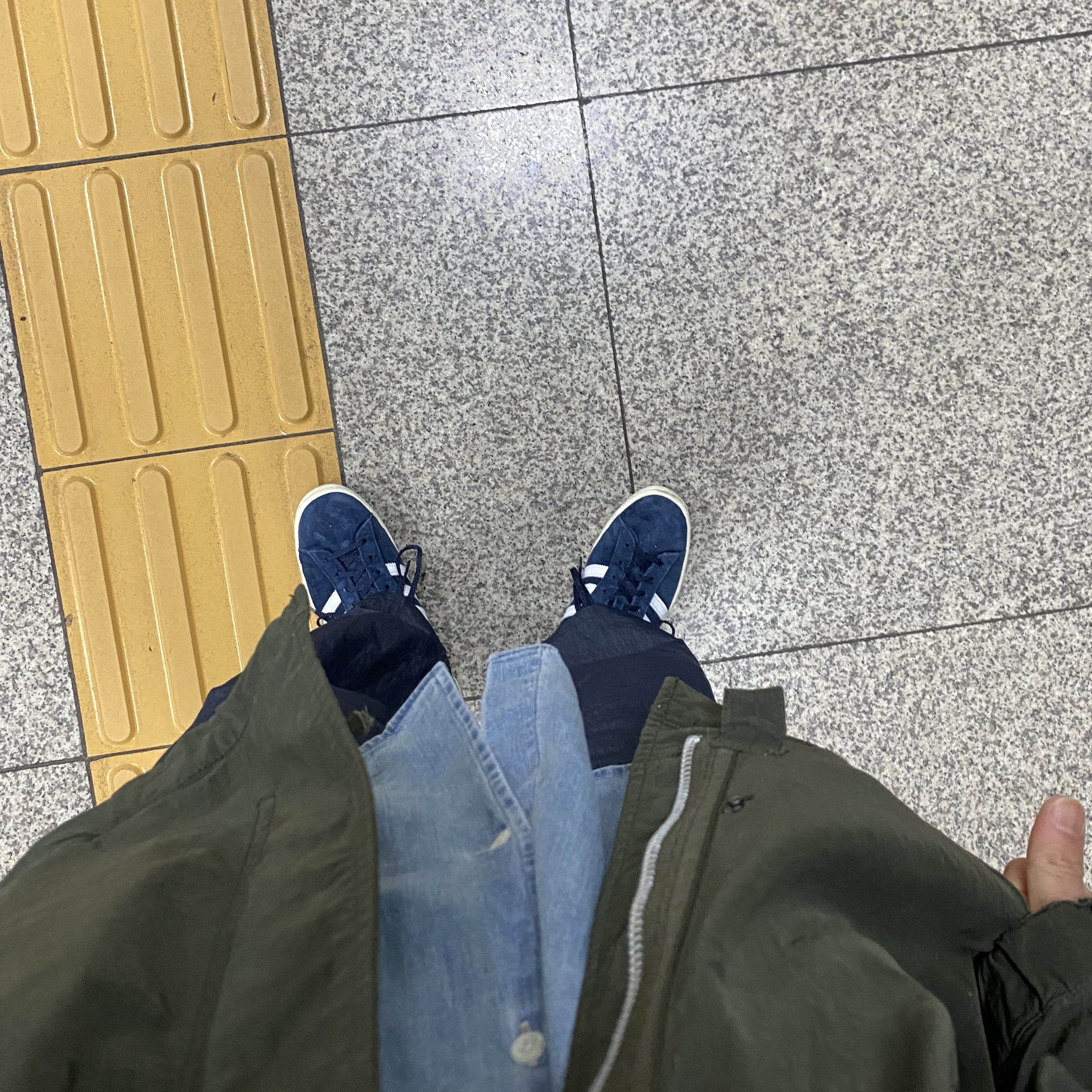 Adidas Campus 80s Collegiate Navy 착용 스타일