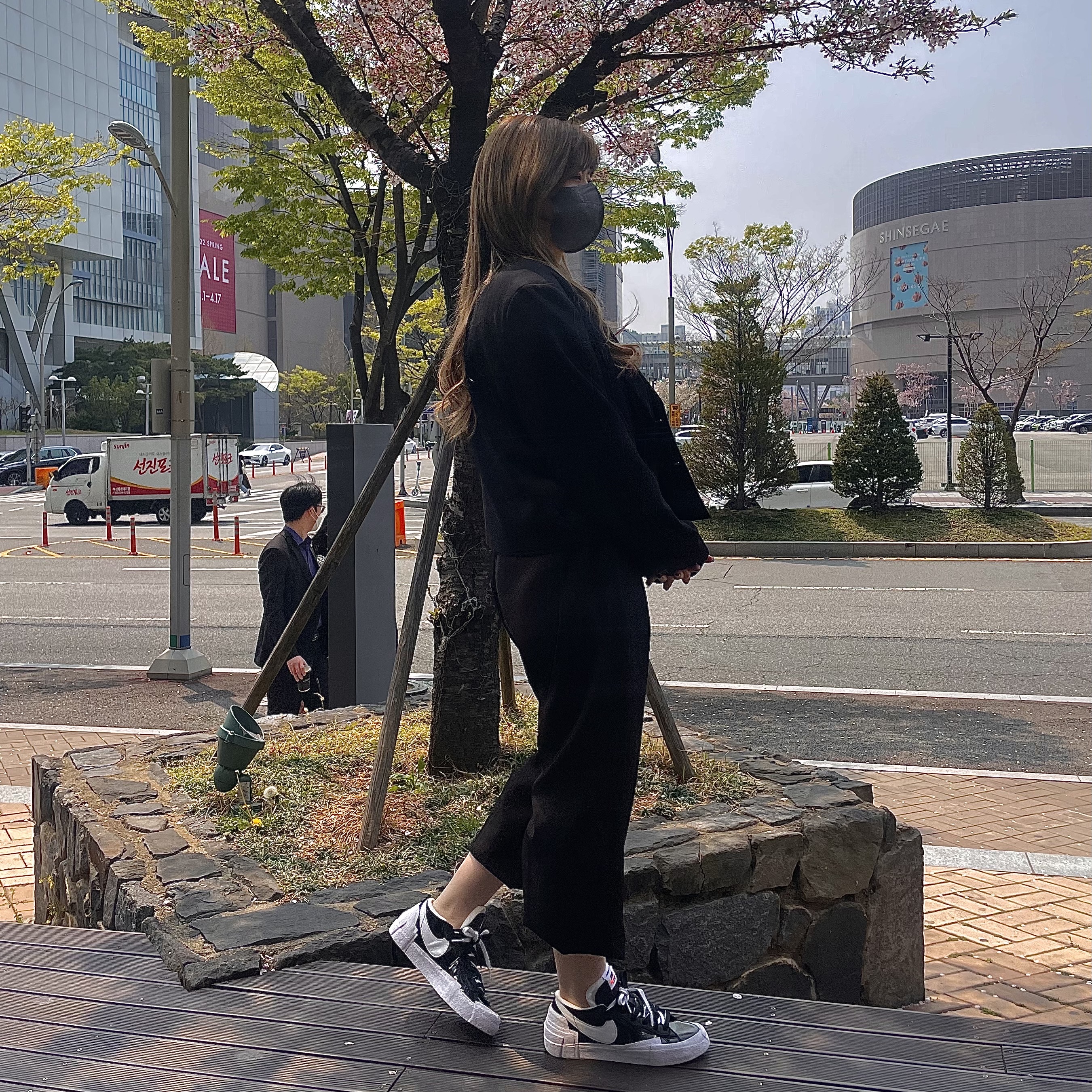 Nike x Sacai Blazer Low Black Patent Leather 착용 스타일