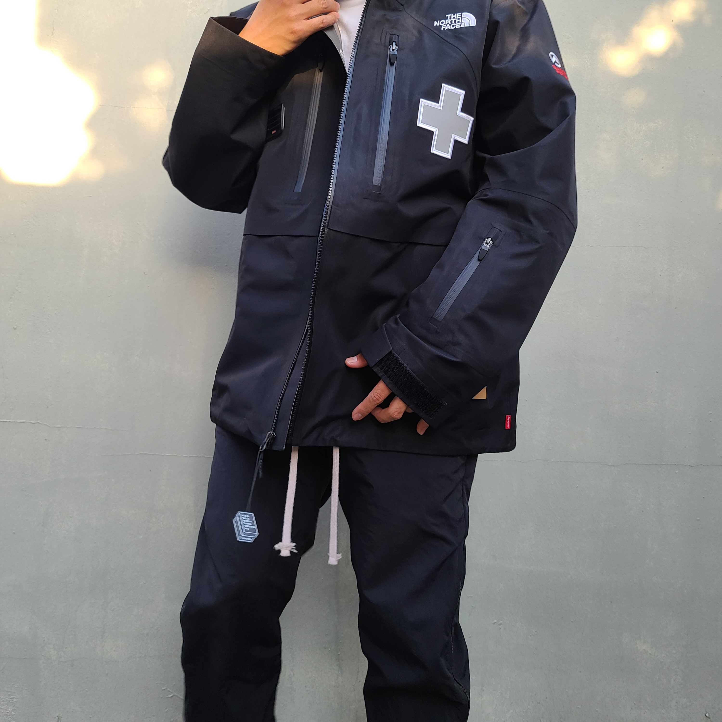 Supreme x The North Face Summit Series Rescue Mountain Pro Jacket Black - 22SS 착용 스타일 - 1