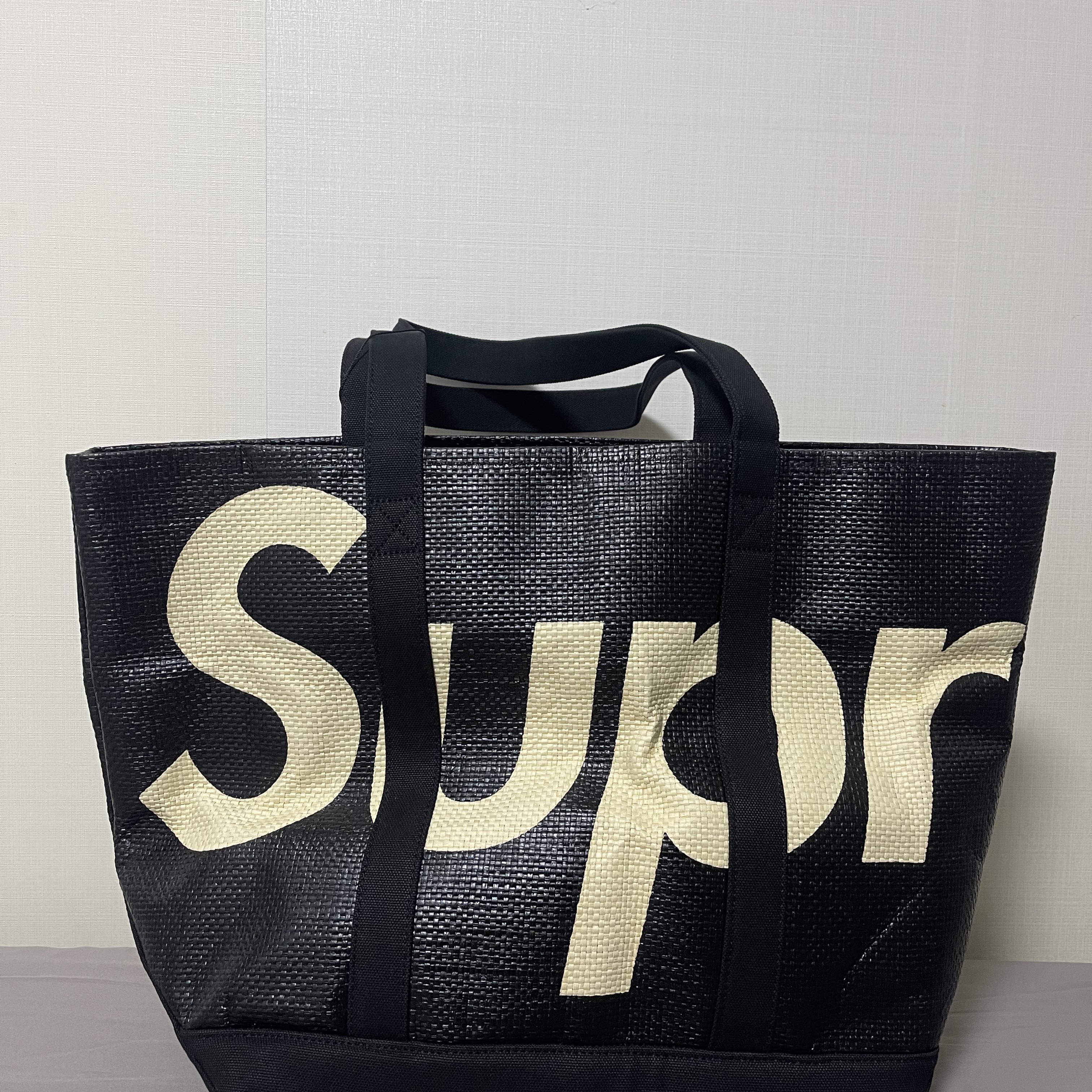 Supreme Raffia Tote Black - 20SS 착용 스타일 - 1