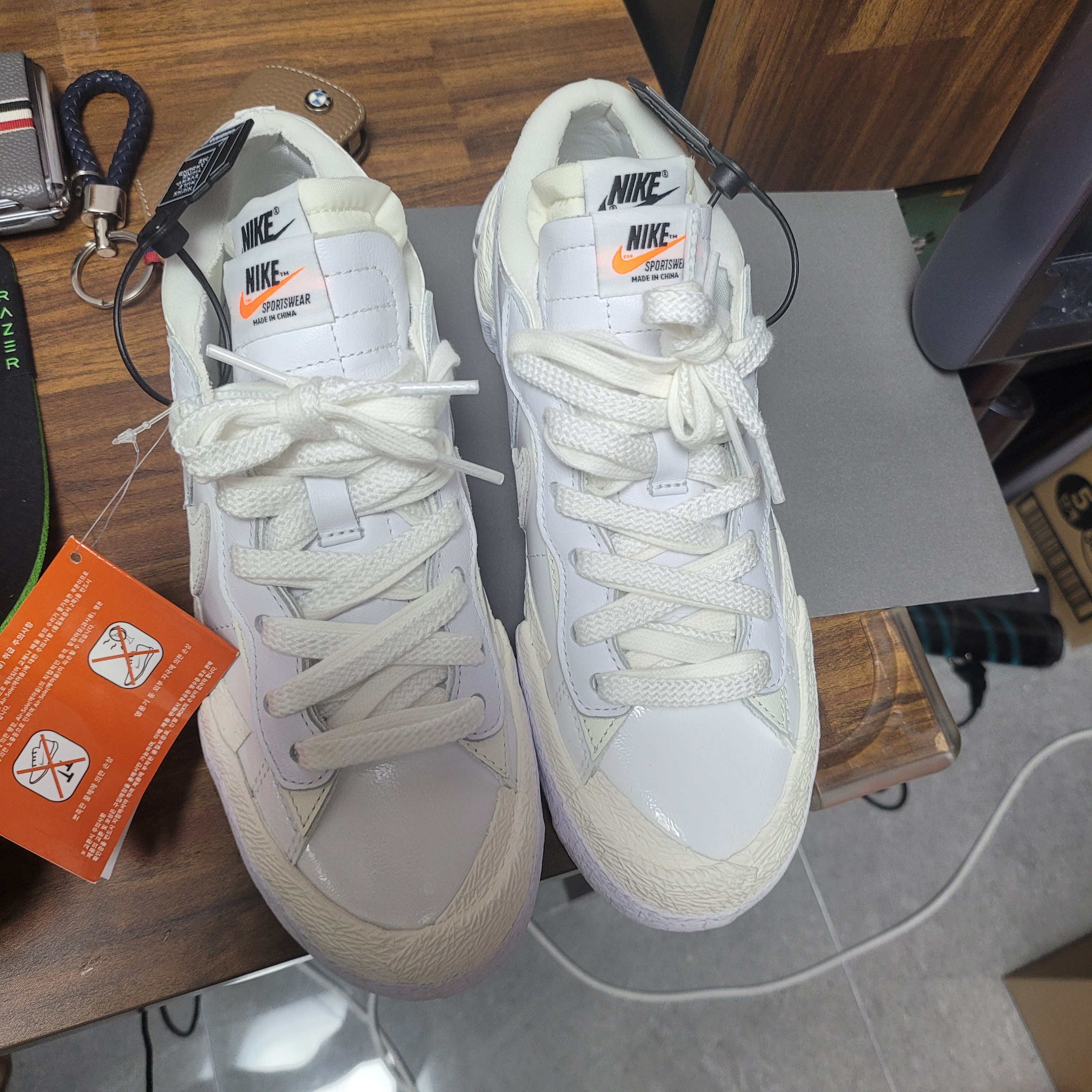 Nike x Sacai Blazer Low White Patent Leather 착용 스타일