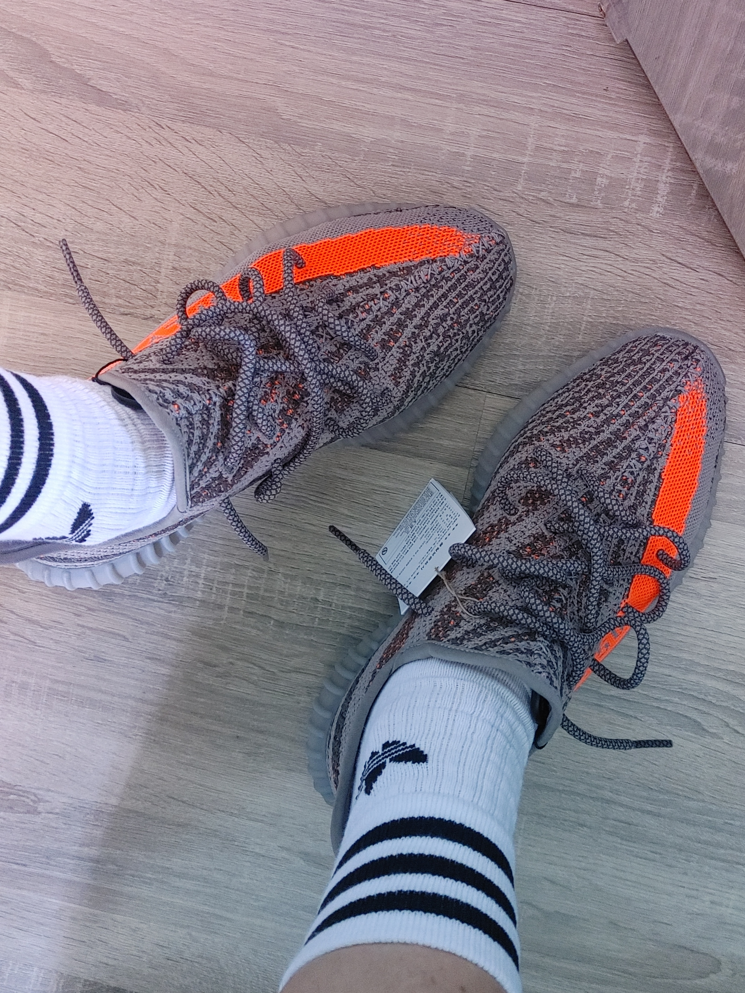 Adidas Yeezy Boost 350 V2 Beluga - Reflective 착용 스타일 - 2