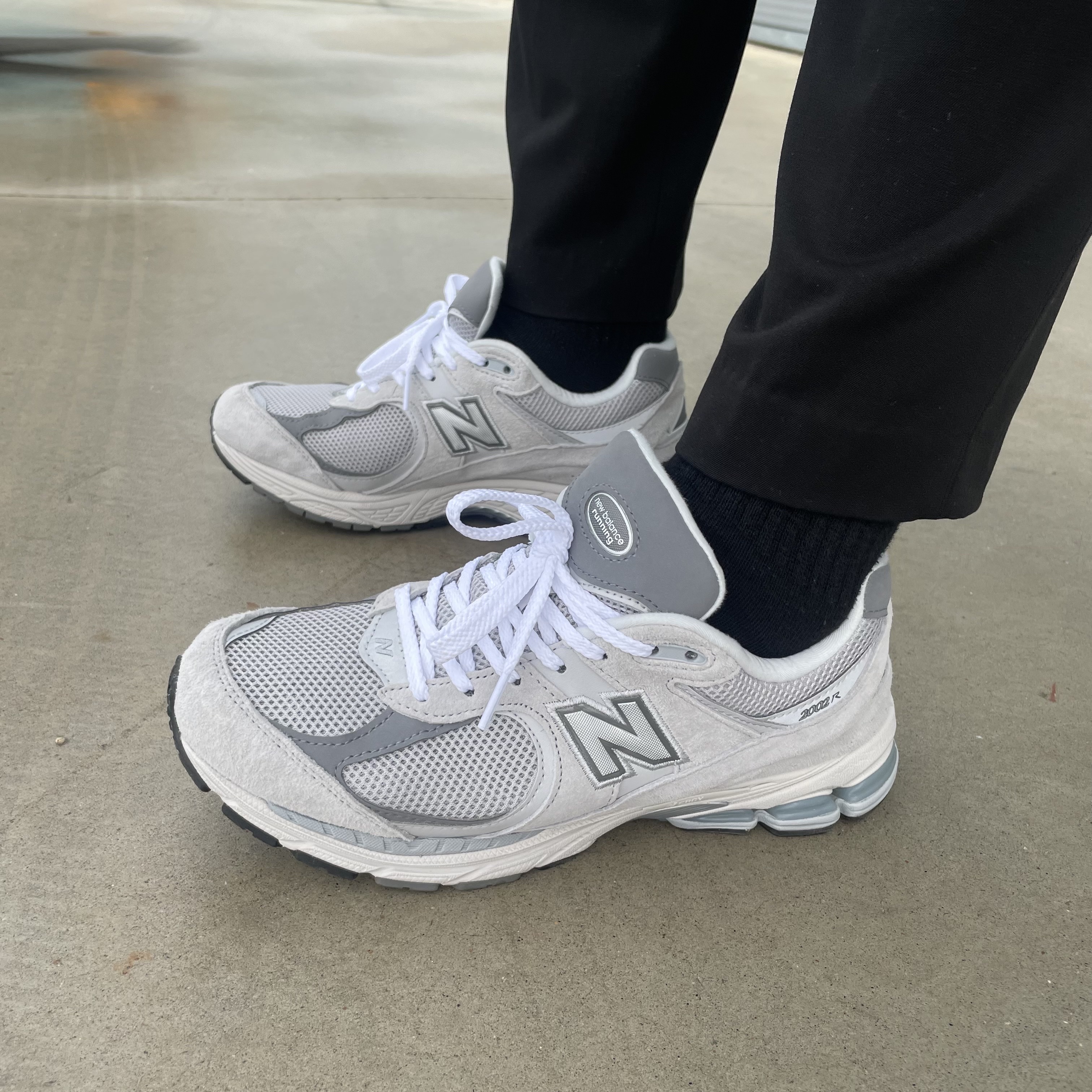 New Balance 2002R T2 Gray 착용 스타일