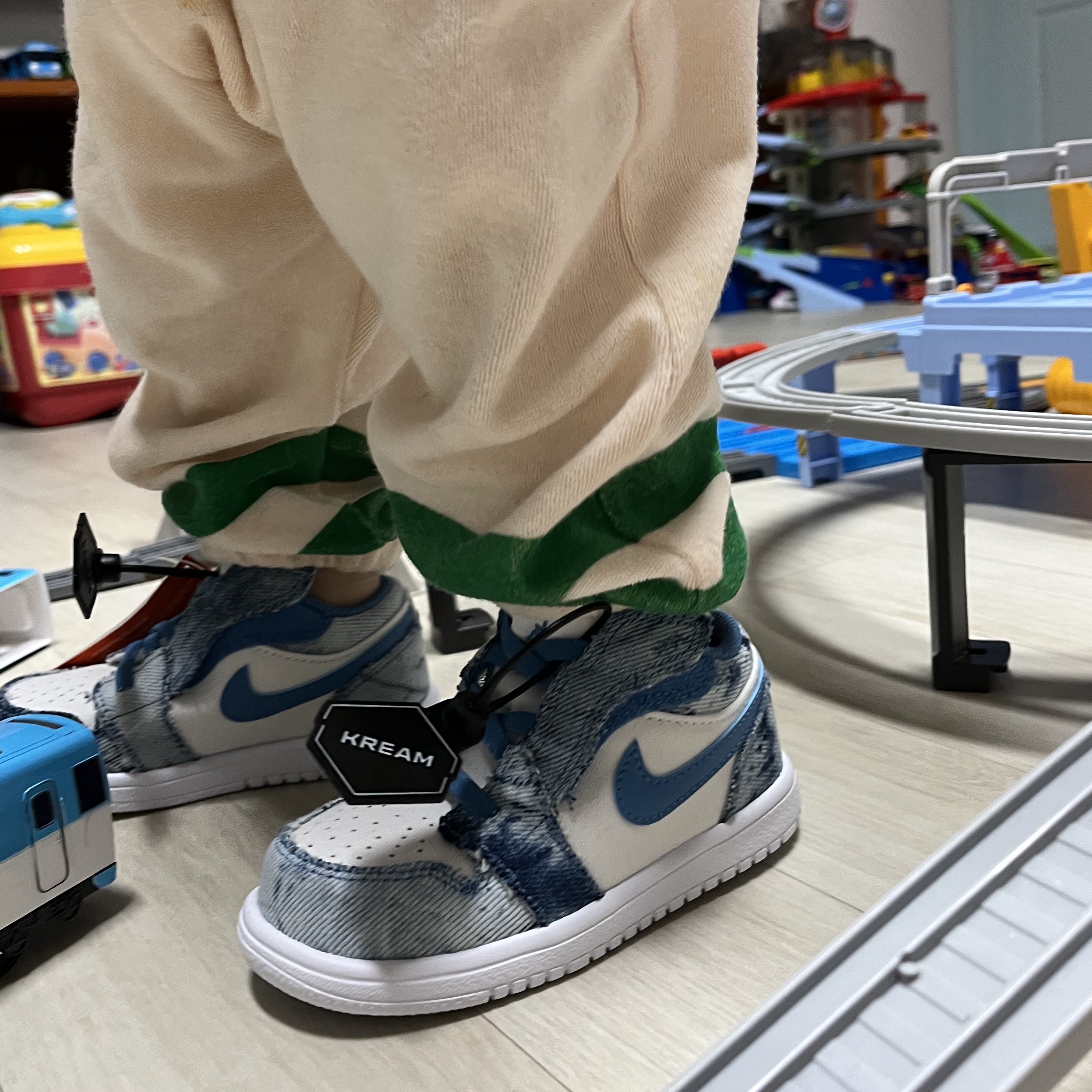 (TD) Jordan 1 Low Alt White Dutch Blue 착용 스타일 - 2