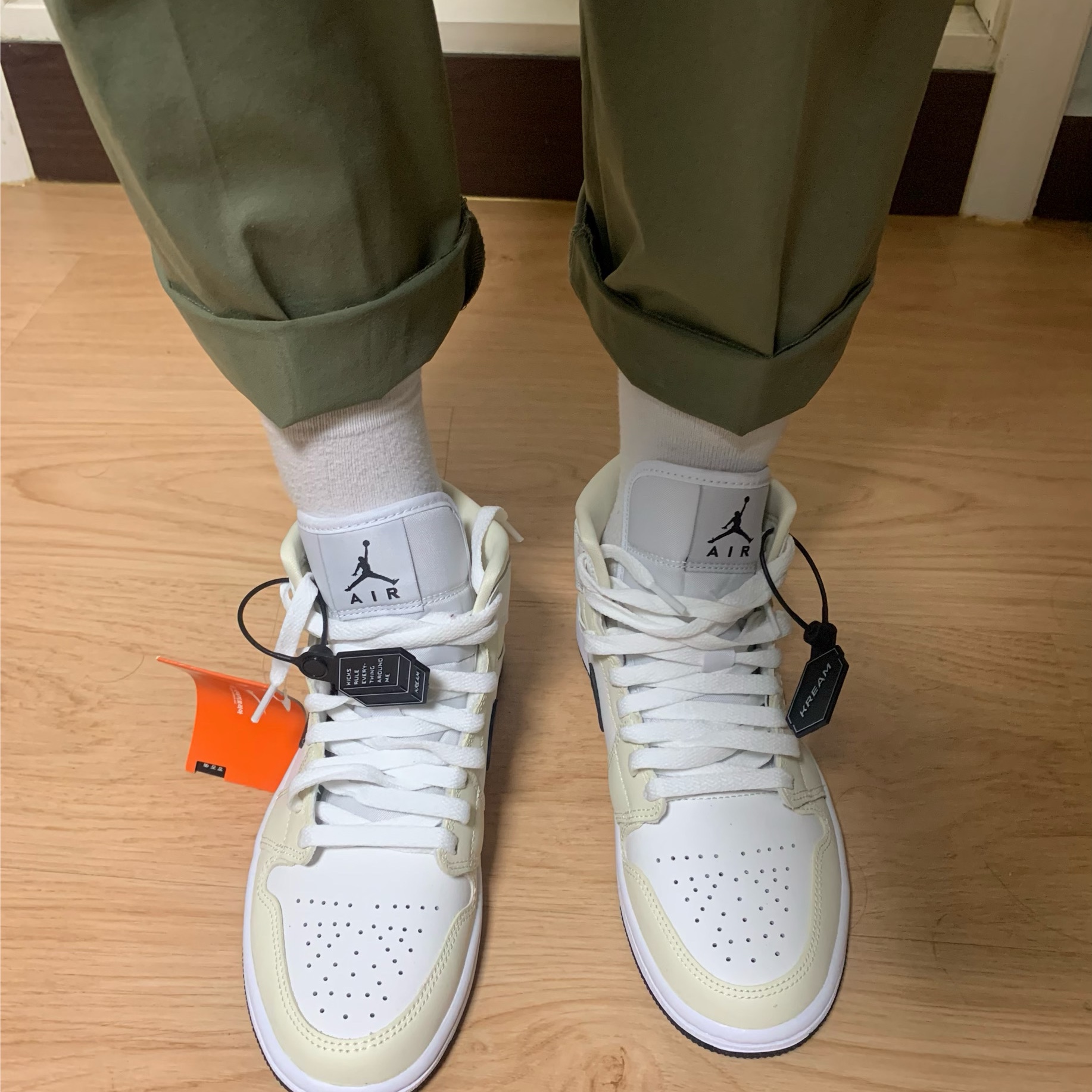 (W) Jordan 1 Mid Coconut Milk 착용 스타일
