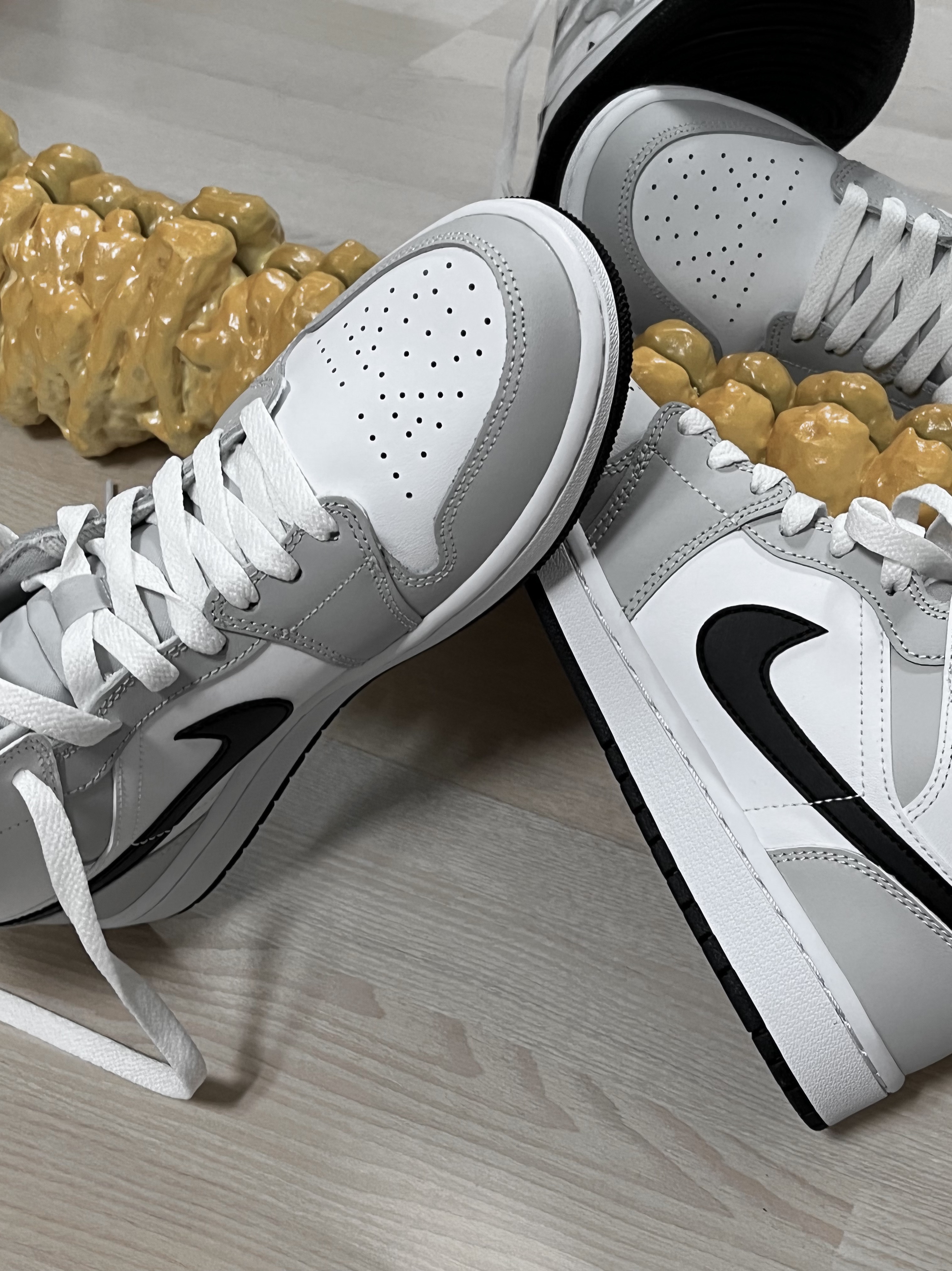 (W) Jordan 1 Mid Grey Fog 착용 스타일 - 2