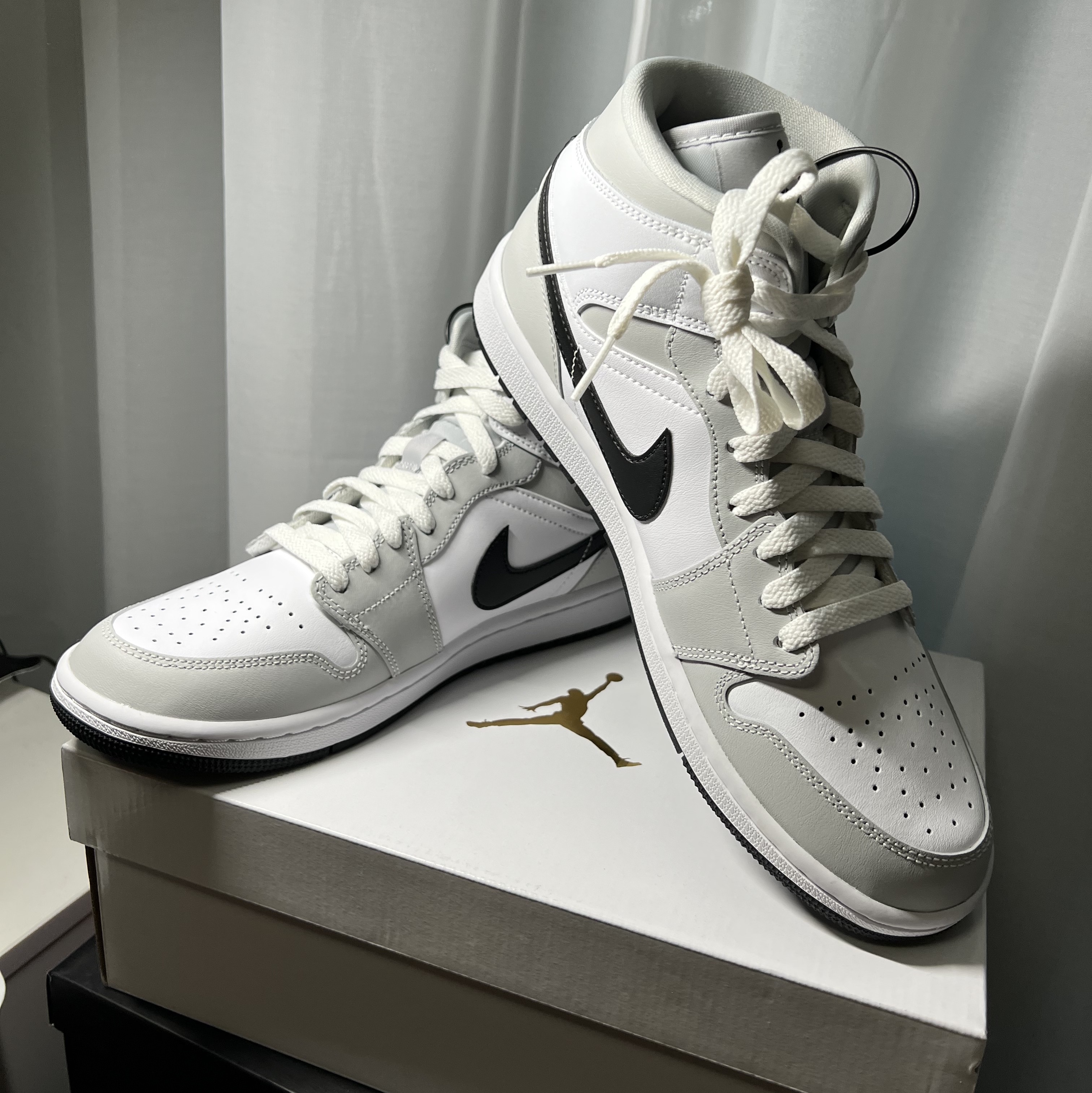 (W) Jordan 1 Mid Grey Fog 착용 스타일