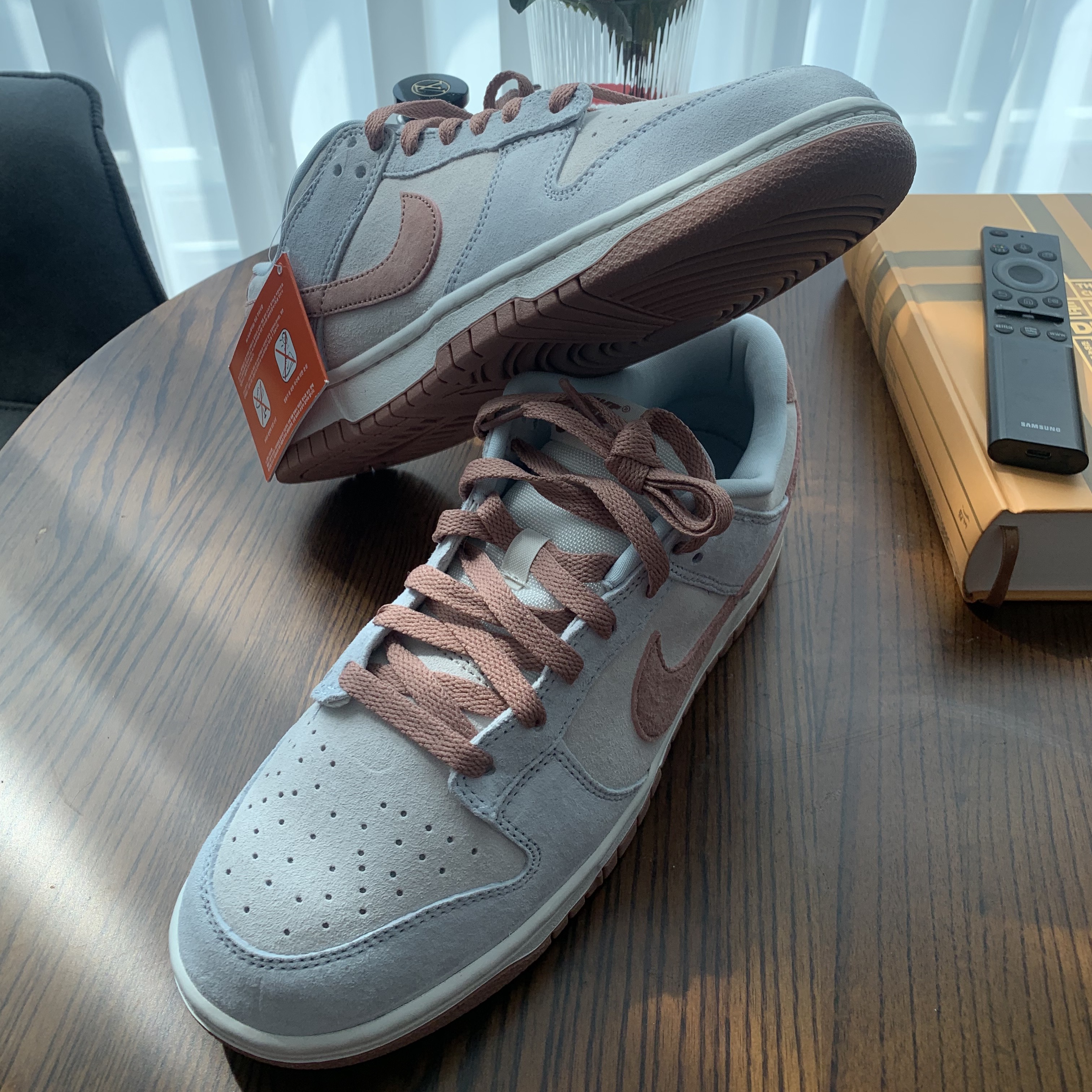 Nike Dunk Low Retro PRM Fossil Rose 착용 스타일