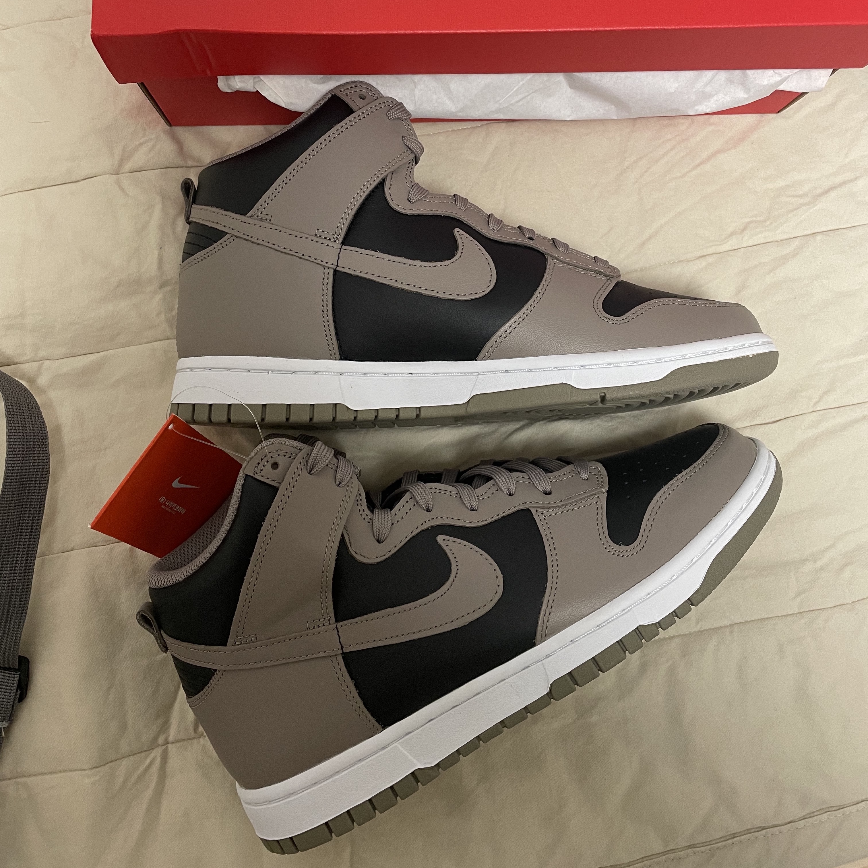(W) Nike Dunk High Moon Fossil 착용 스타일 - 1