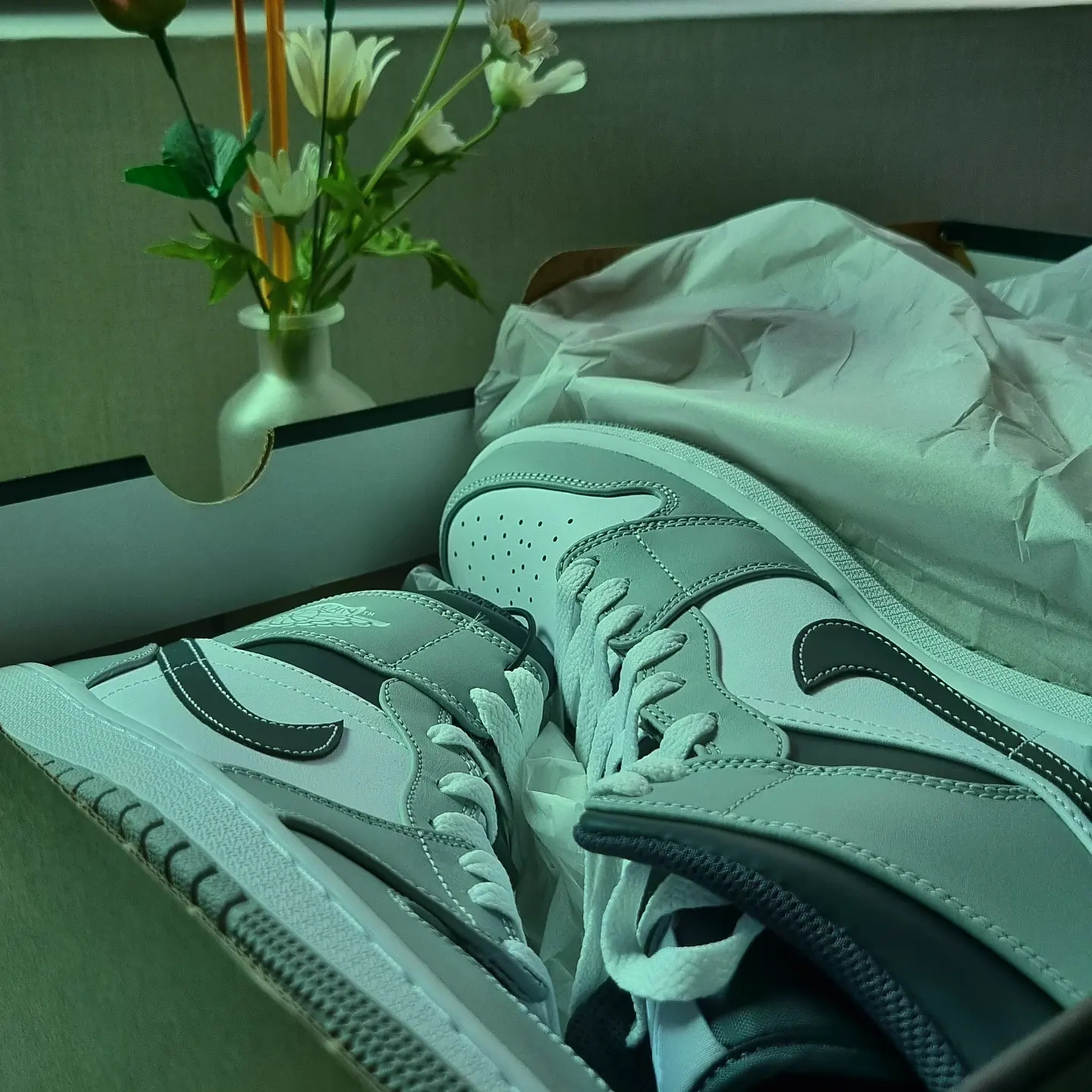 Jordan 1 Mid Light Smoke Grey Anthracite 착용 스타일 - 2