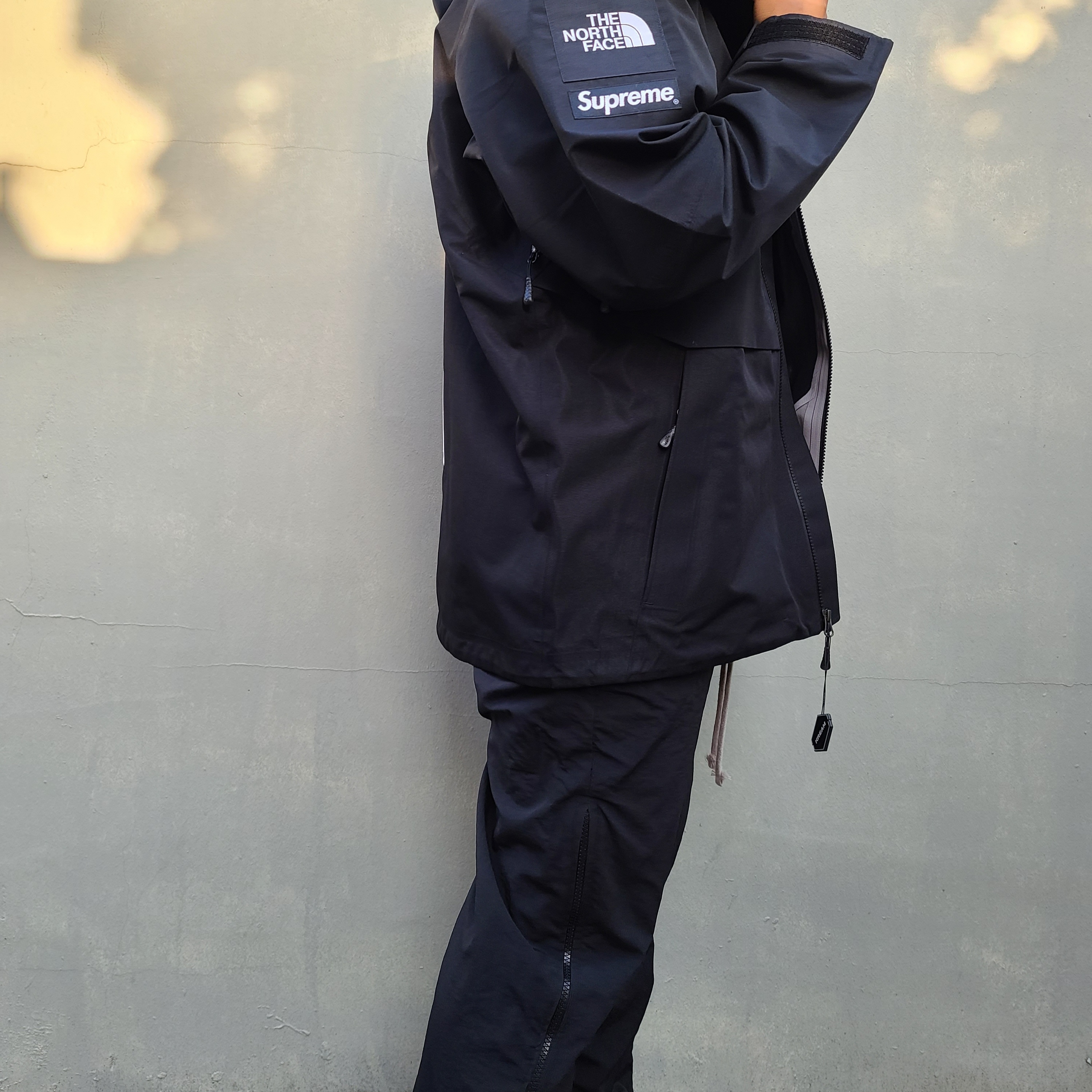 Supreme x The North Face Summit Series Rescue Mountain Pro Jacket Black - 22SS 착용 스타일 - 2