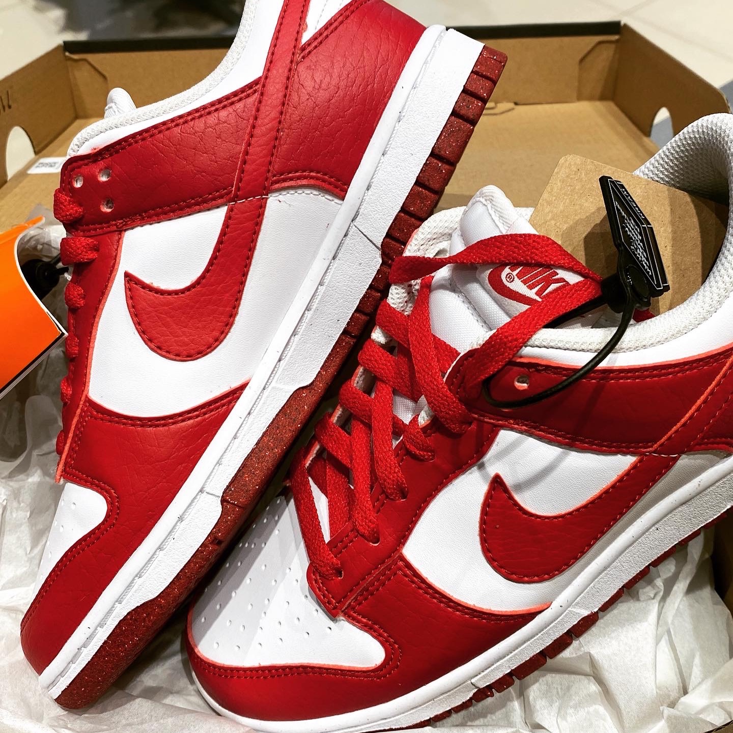 (W) Nike Dunk Low Next Nature Gym Red 착용 스타일 - 2