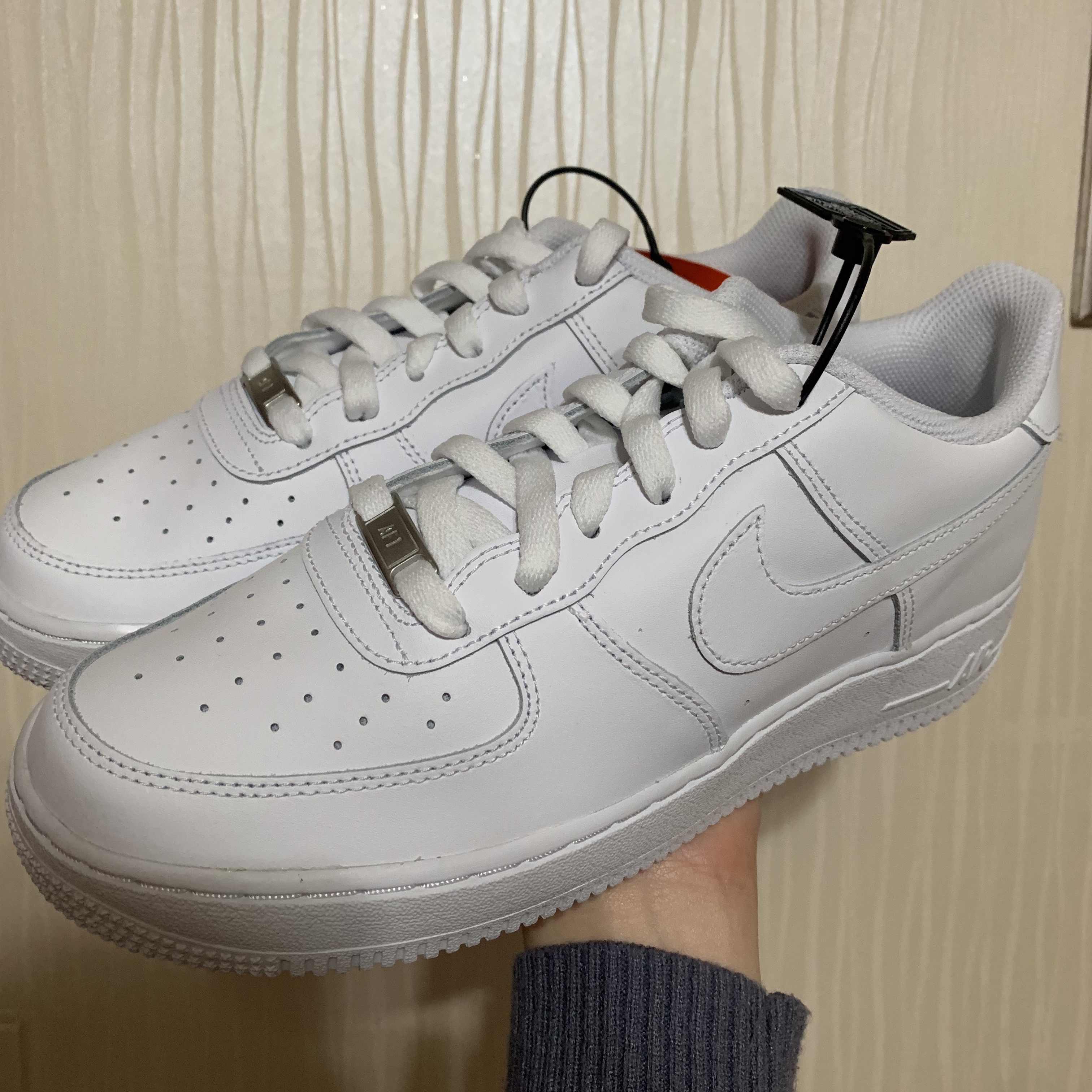 (GS) Nike Air Force 1 LE White 착용 스타일 - 1