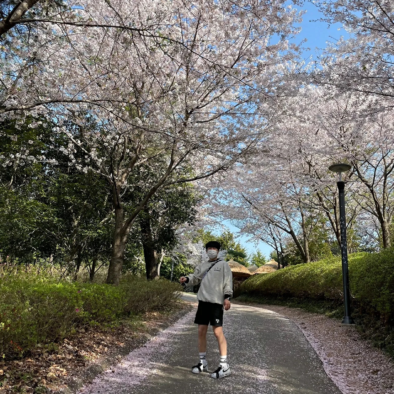 Nike x Peaceminusone Air Force 1 Low Para-Noise 2.0, IAB Studio Sweatshirt Oatmeal Navy 착용 스타일 - 4