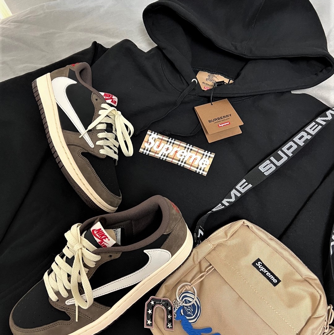 Supreme x Burberry Box Logo Hooded Sweatshirt Black - 22SS, Jordan 1 x Travis Scott Retro Low OG SP Mocha 착용 스타일 - 1