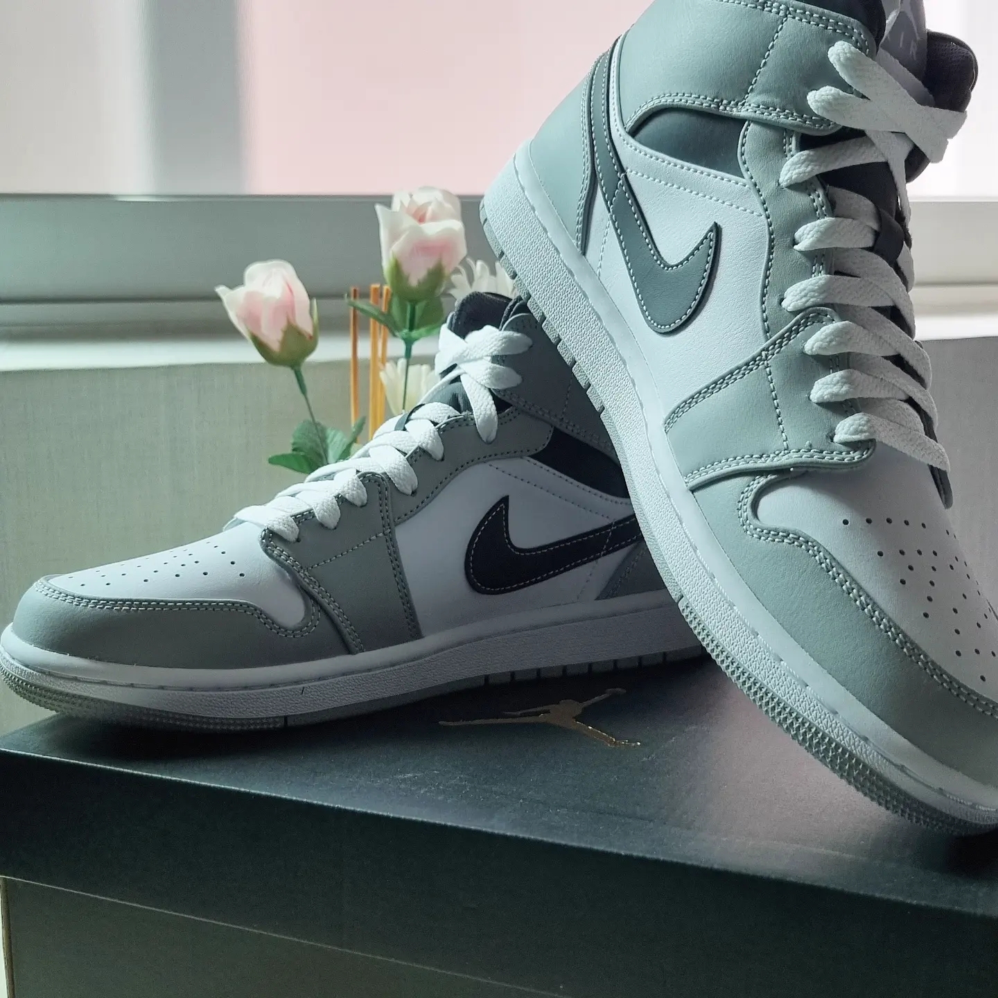 Jordan 1 Mid Light Smoke Grey Anthracite 착용 스타일 - 1