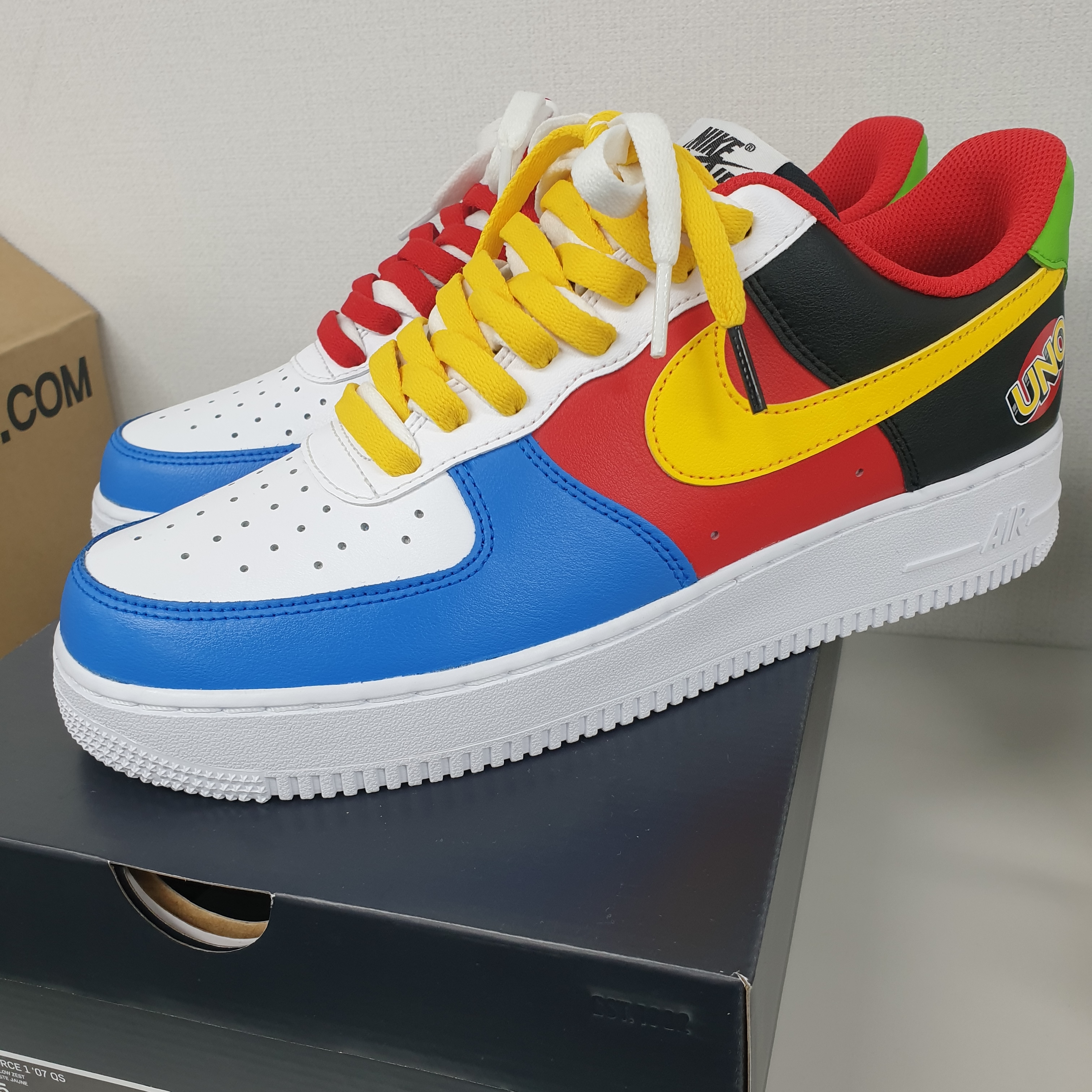 Nike x UNO Air Force 1 '07 QS White Yellow Zest 착용 스타일 - 1