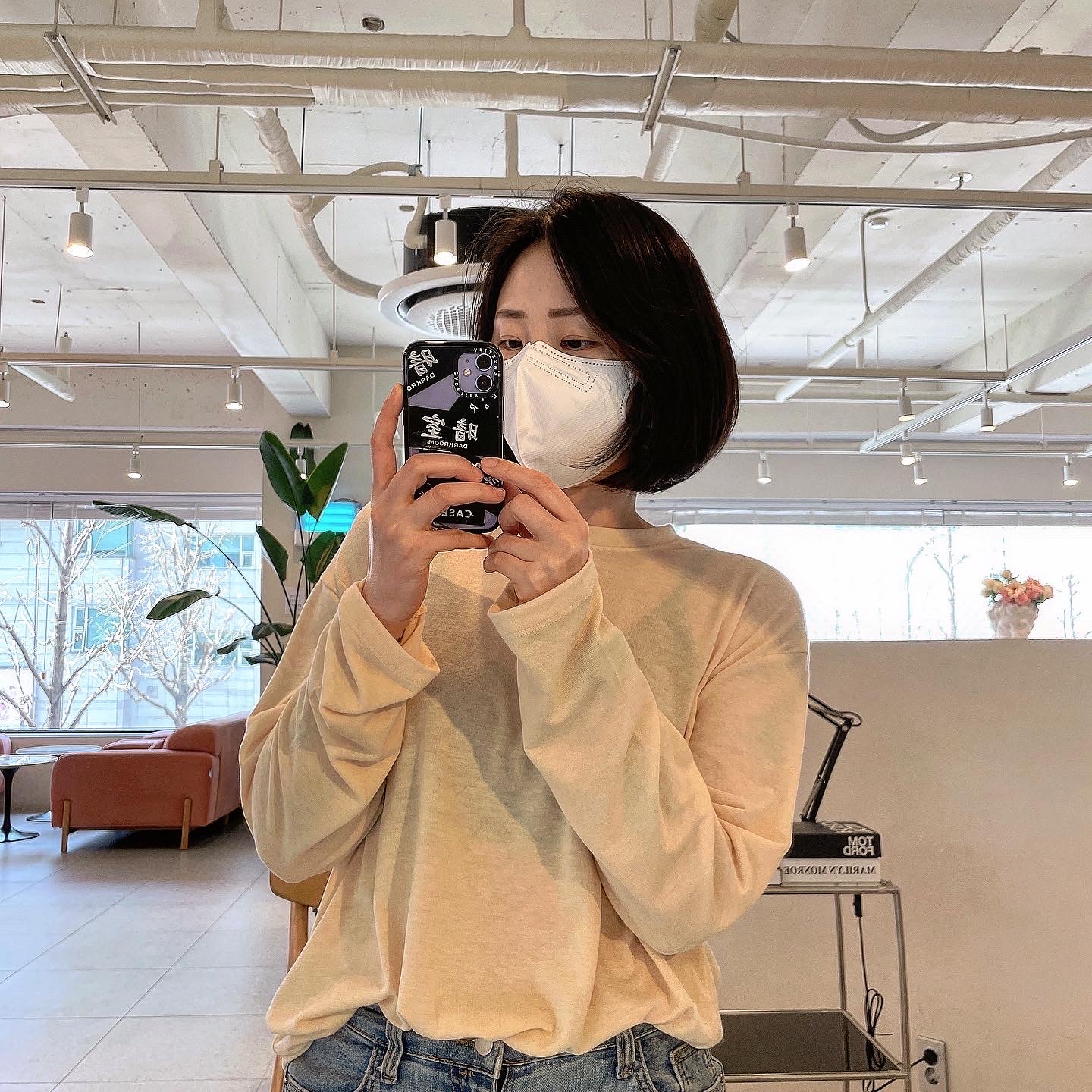 Casetify x Darkr8m Studio Tape Impact iPhone Case Clear Black 착용 스타일