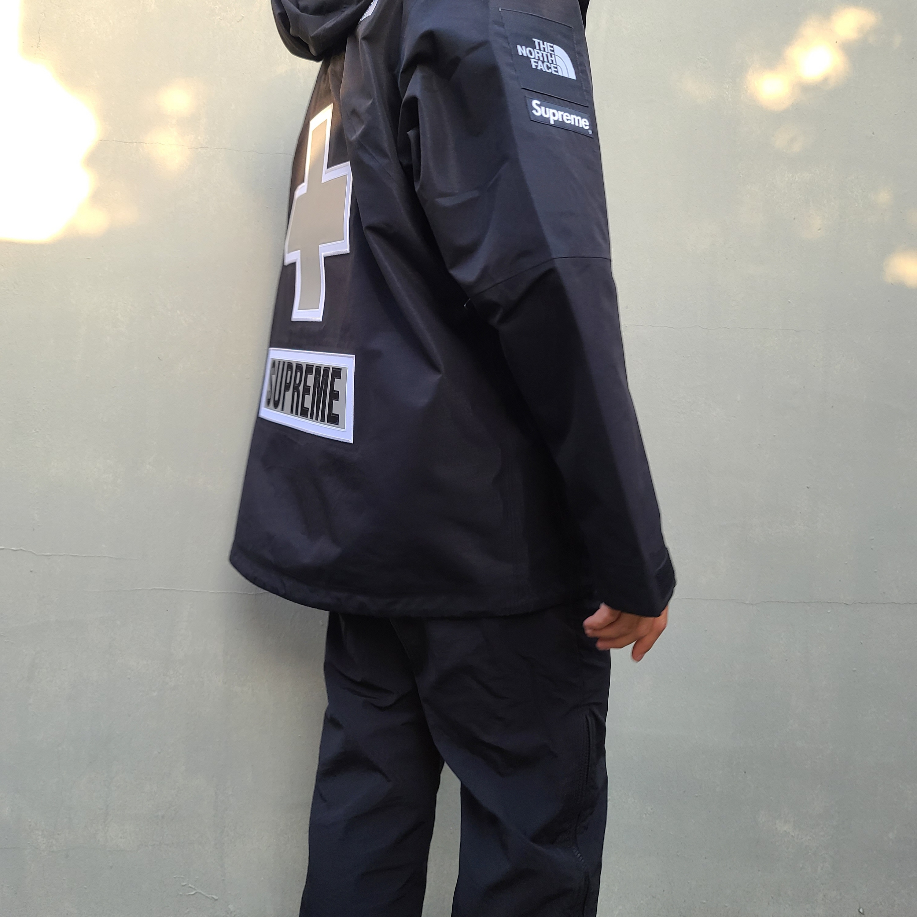 Supreme x The North Face Summit Series Rescue Mountain Pro Jacket Black - 22SS 착용 스타일 - 3