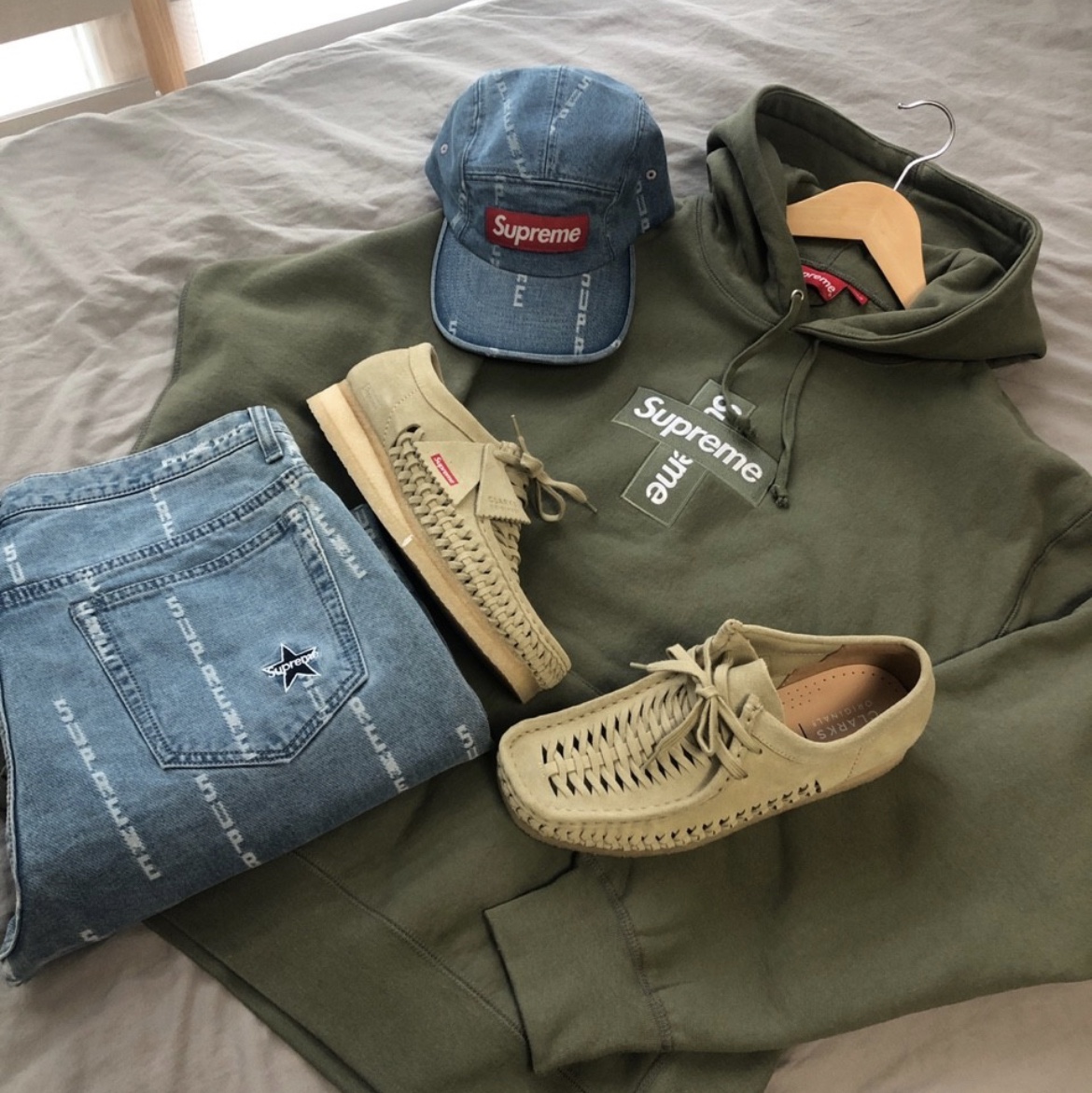 Clarks x Supreme Woven Wallabee Tan, Supreme Cross Box Logo Hooded Sweatshirt Light Olive - 20FW 착용 스타일