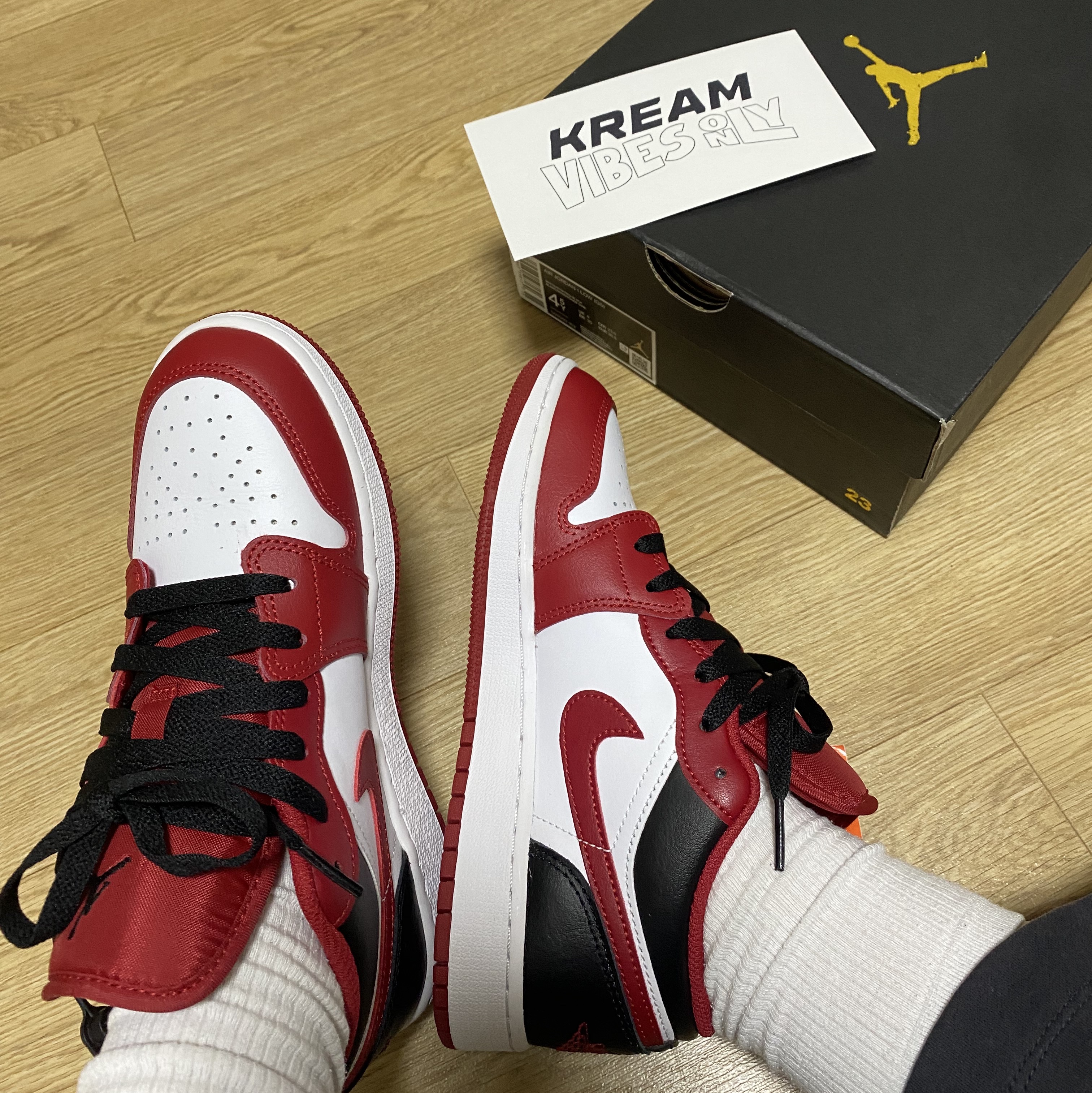 (GS) Jordan 1 Low White Gym Red Black 착용 스타일