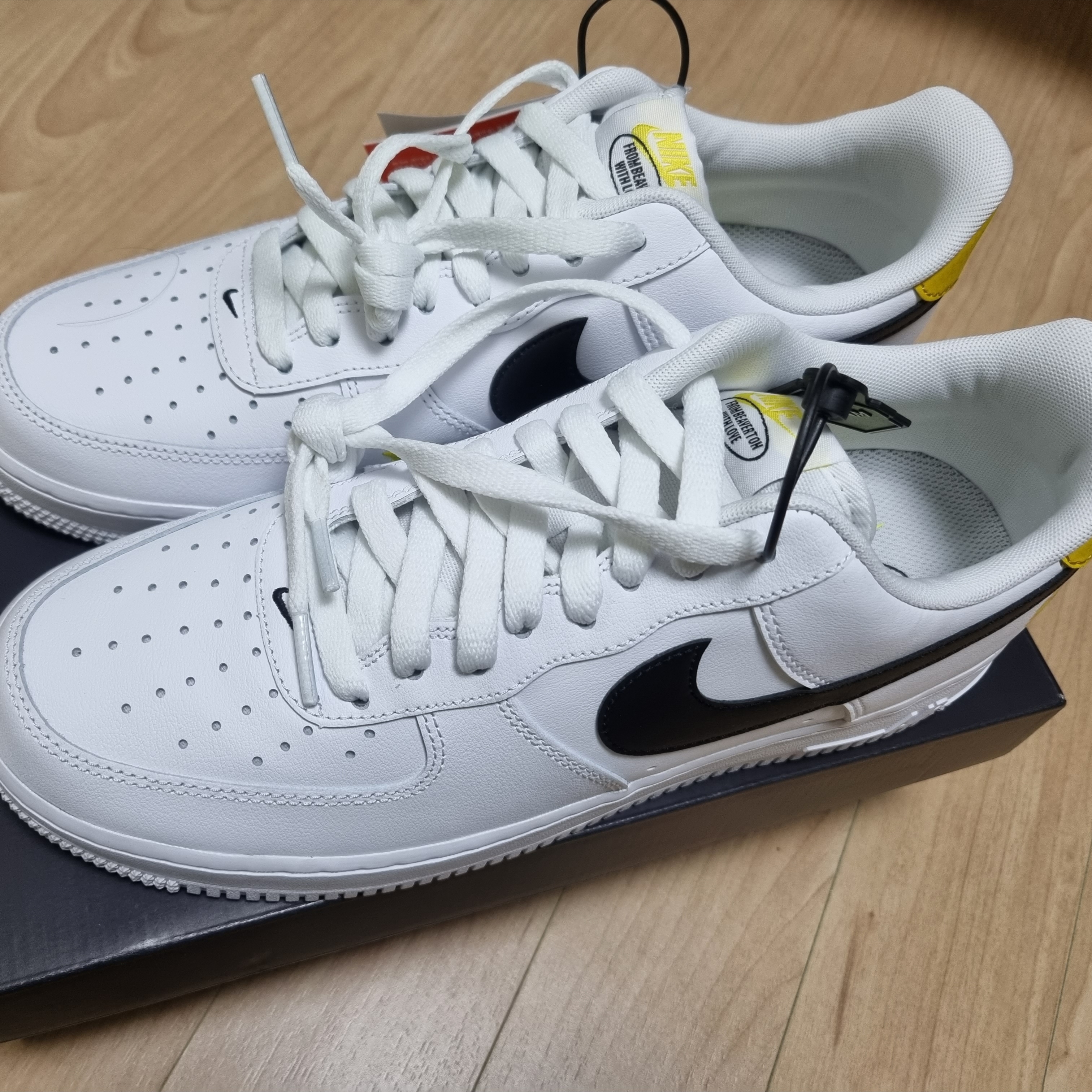 Nike Air Force 1 '07 LV8 2 Have a Nike Day 착용 스타일
