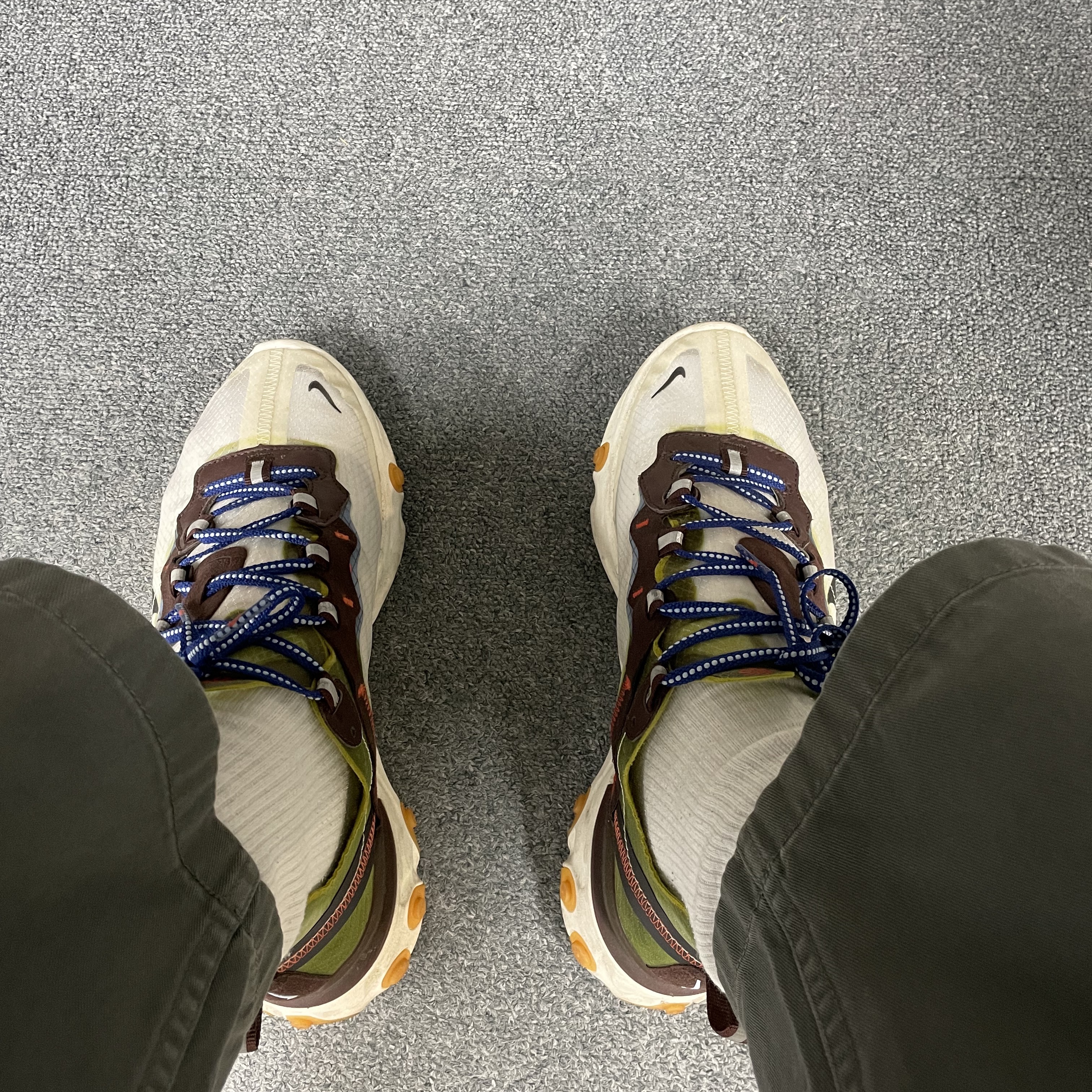 Nike React Element 87 Moss 착용 스타일