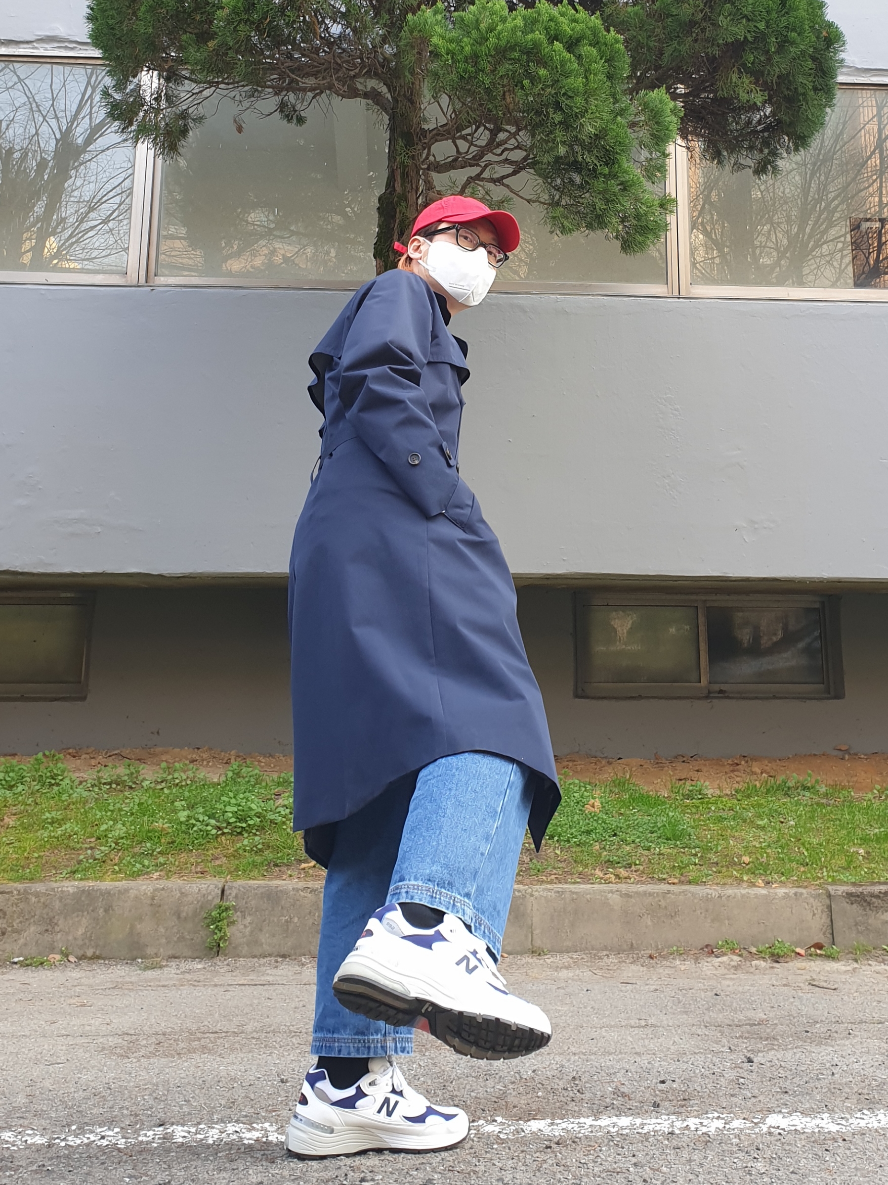 New Balance 992 Made in USA White Navy 착용 스타일 - 5