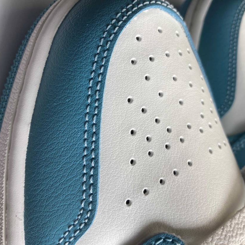(W) Jordan 1 Mid Sail and Worn Blue 착용 스타일 - 3
