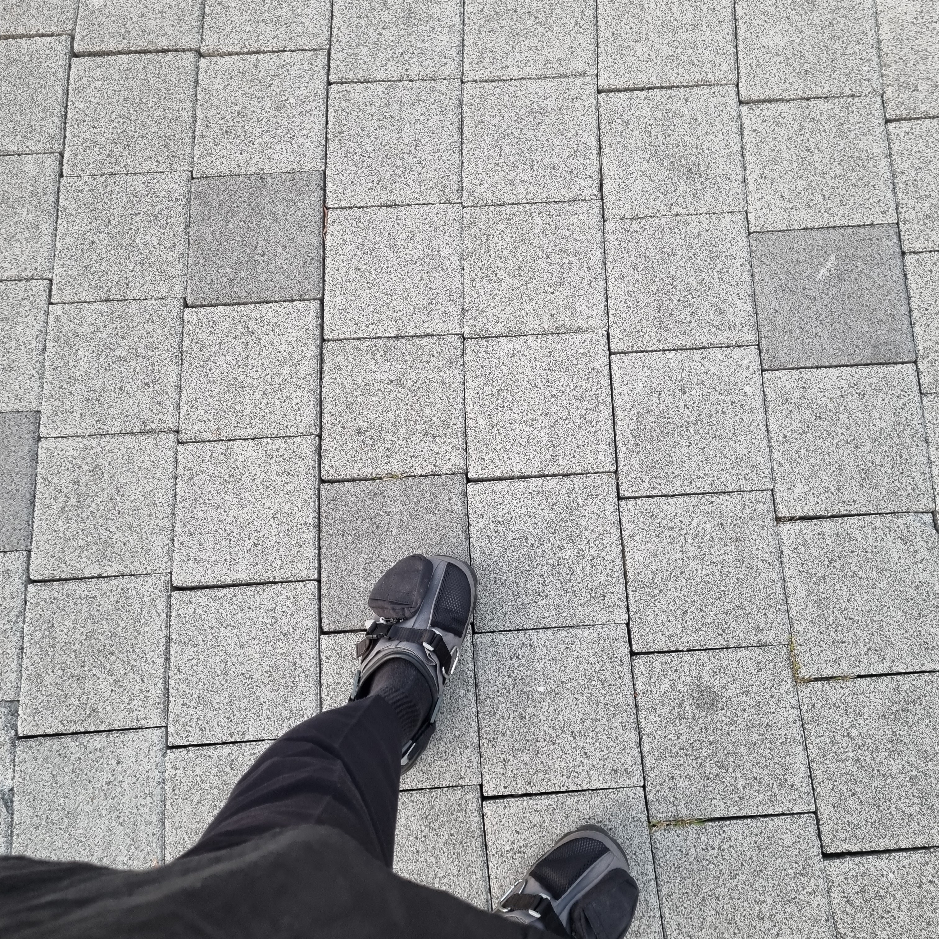 Crocs x Beams Classic All Terrain Mountain Parka Clog Grey 착용 스타일