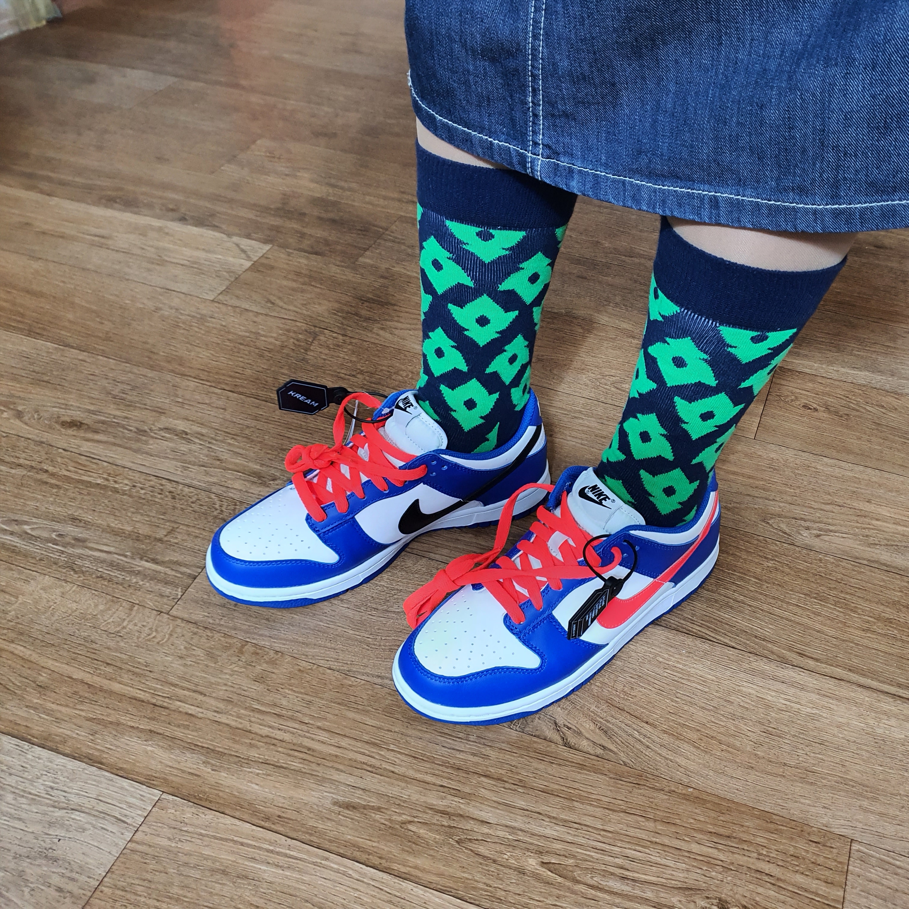 (GS) Nike Dunk Low Bright Crimson Game Royal 착용 스타일 - 1