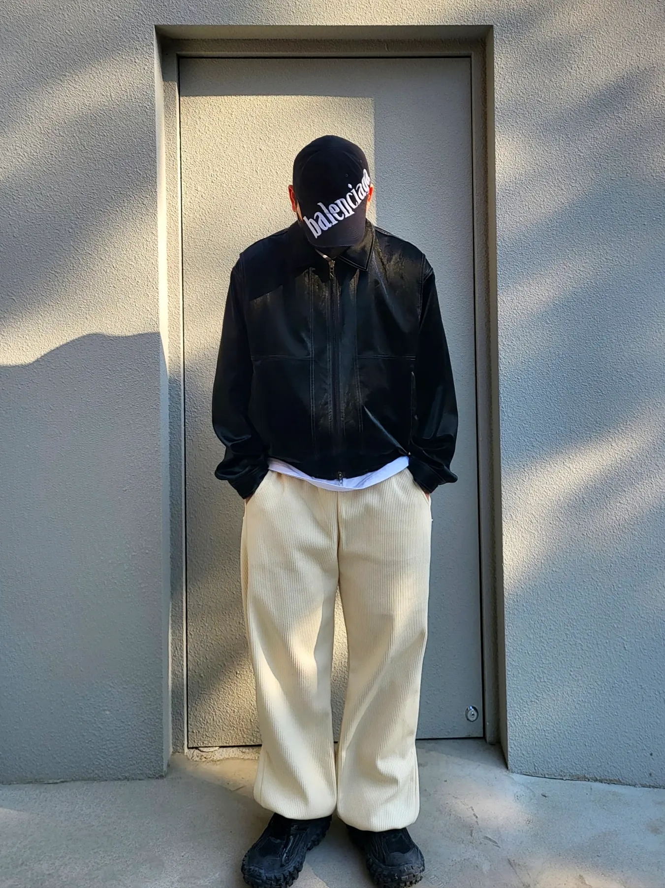 Balenciaga Defender Sneakers Black 착용 스타일
