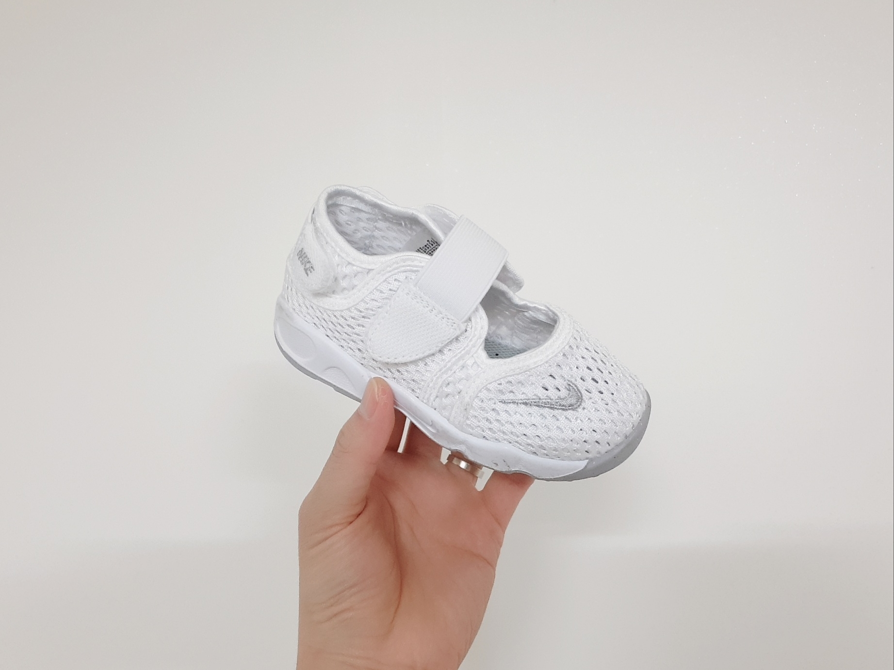 (TD) Nike Air Rift White Wolf Grey 착용 스타일