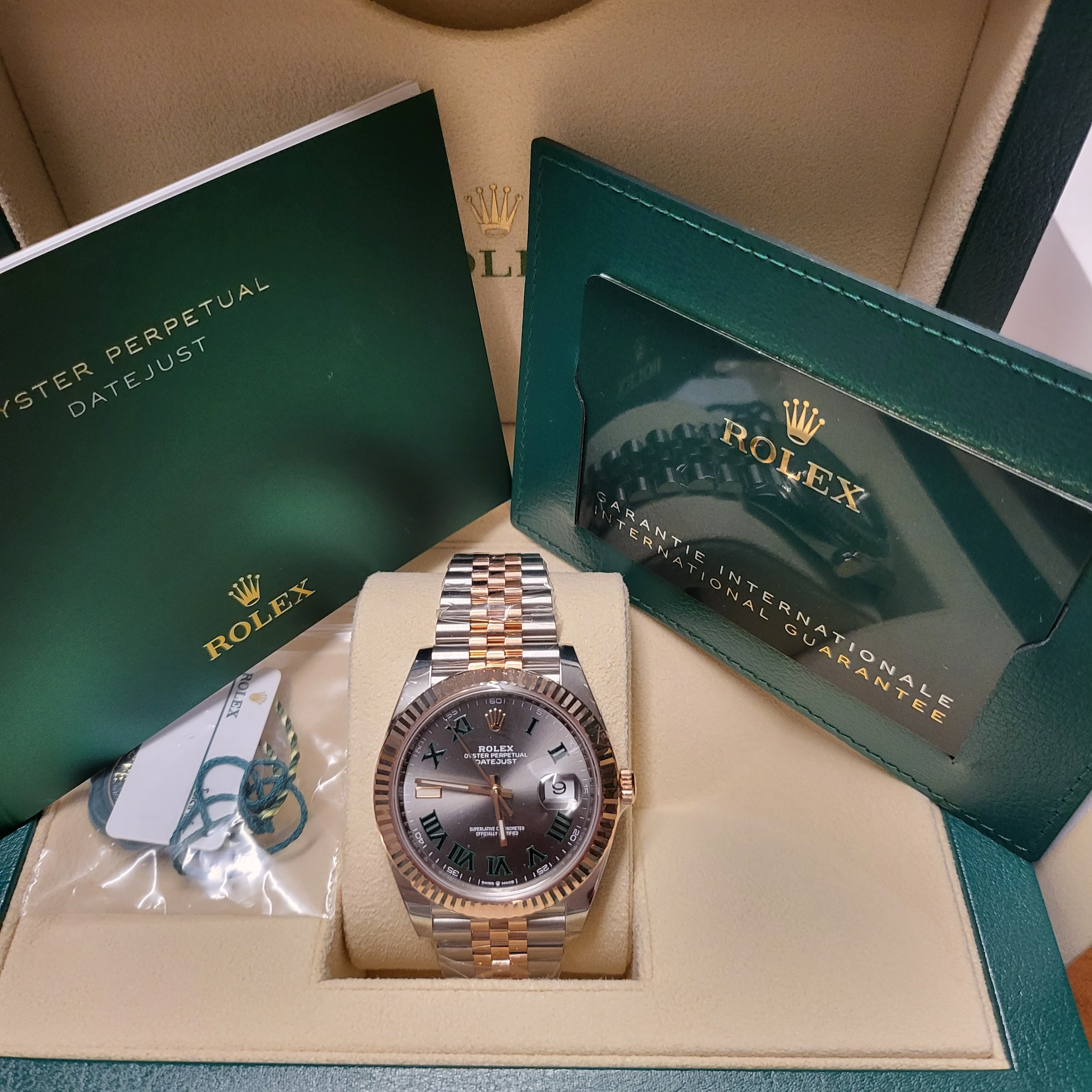 Rolex Datejust 41mm 126331 Slate Roman Jubilee 착용 스타일