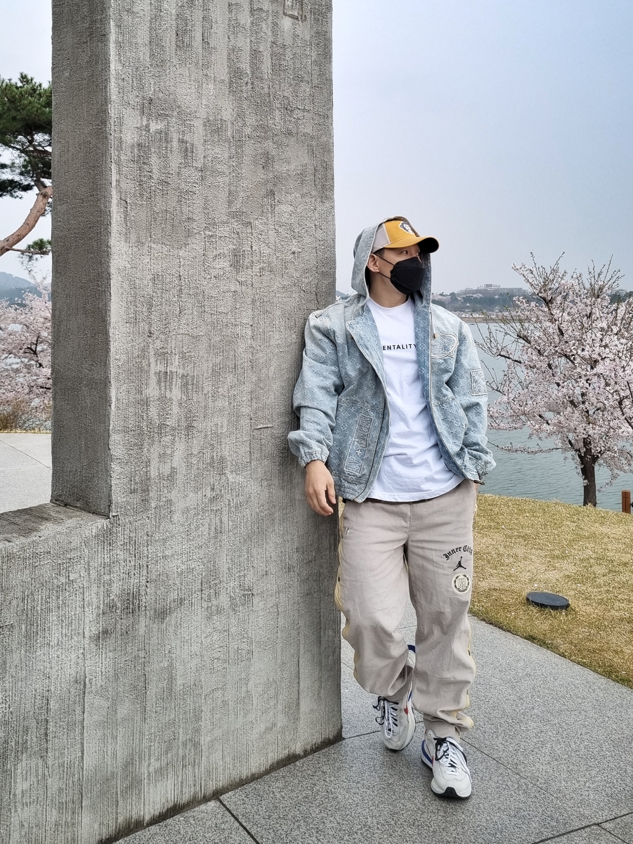Nike x Sacai VaporWaffle Royal Fuchsia, Jordan x Russell Westbrook Honor the Gift Pants - US/EU 착용 스타일 - 1